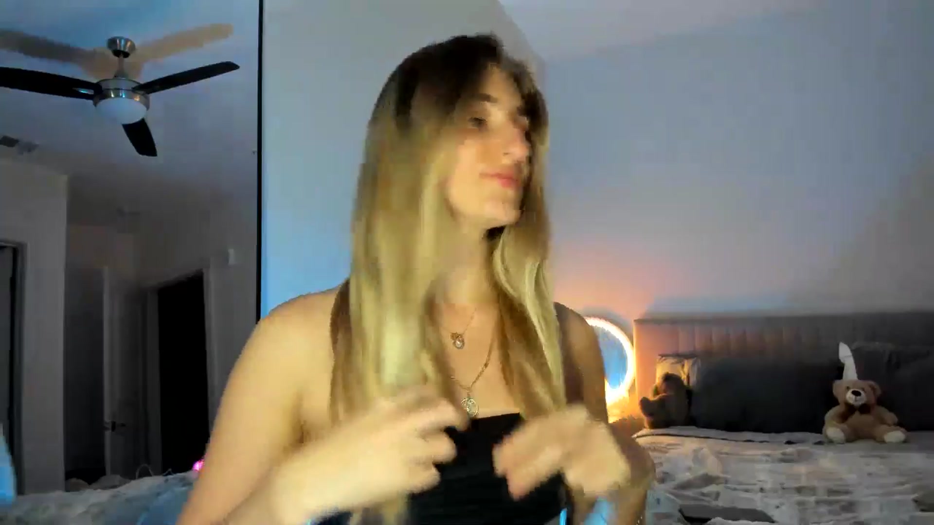 Gallery image thumbnail from Vodka_Queen's myfreecams stream on, 03/12/2025, 14:26 image 17 of 20