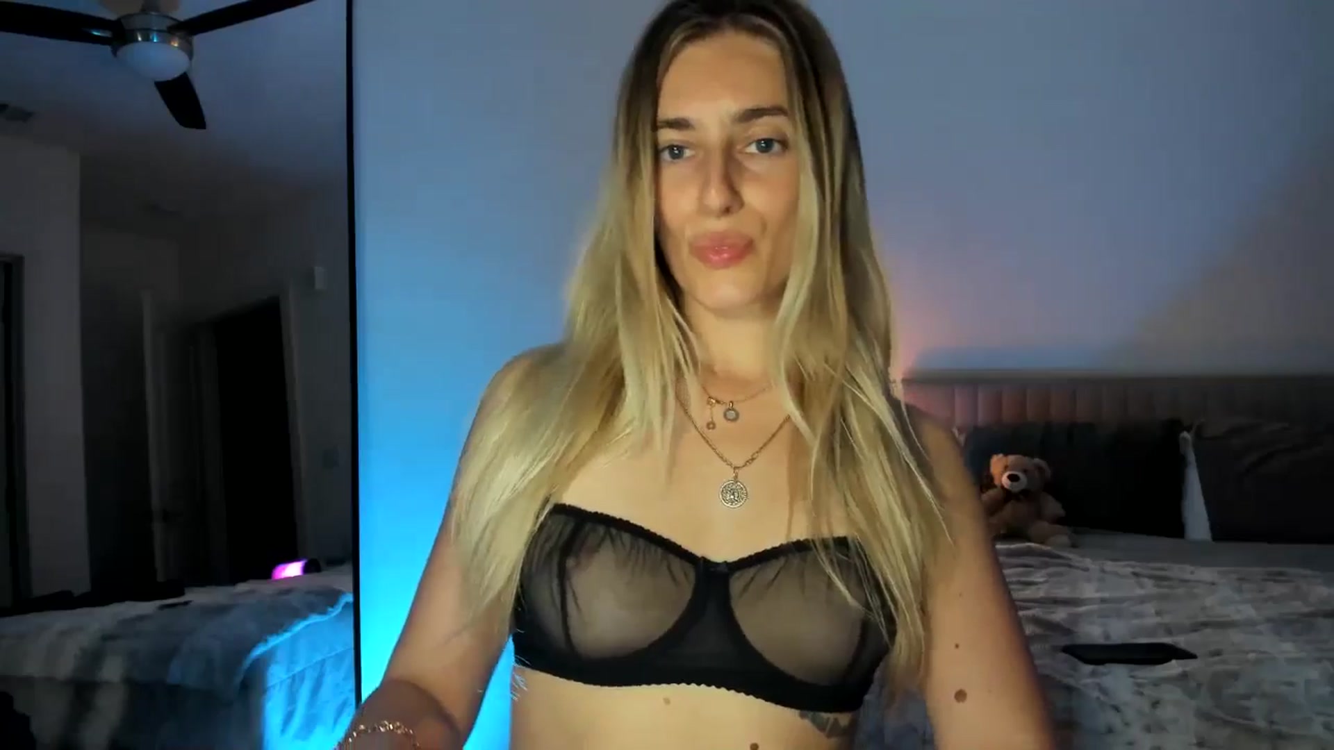 Gallery image thumbnail from Vodka_Queen's myfreecams stream on, 03/13/2025, 08:46 image 9 of 20