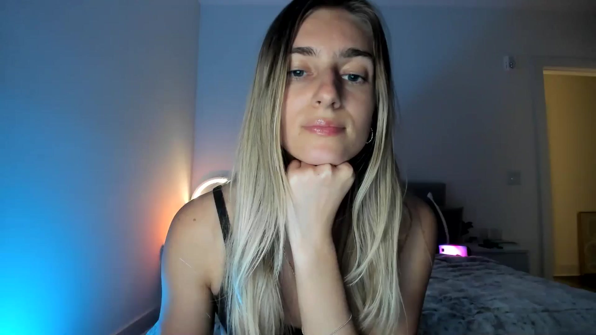 Gallery image thumbnail from Vodka_Queen's myfreecams stream on, 03/14/2025, 07:33 image 9 of 20