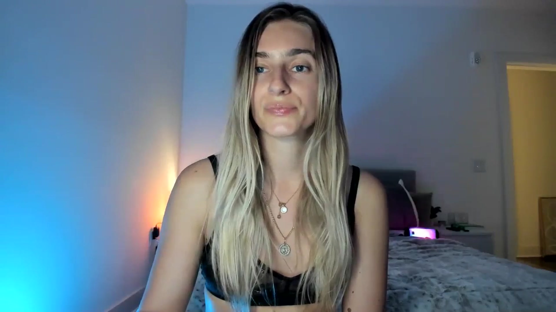 Gallery image thumbnail from Vodka_Queen's myfreecams stream on, 03/14/2025, 07:33 image 12 of 20