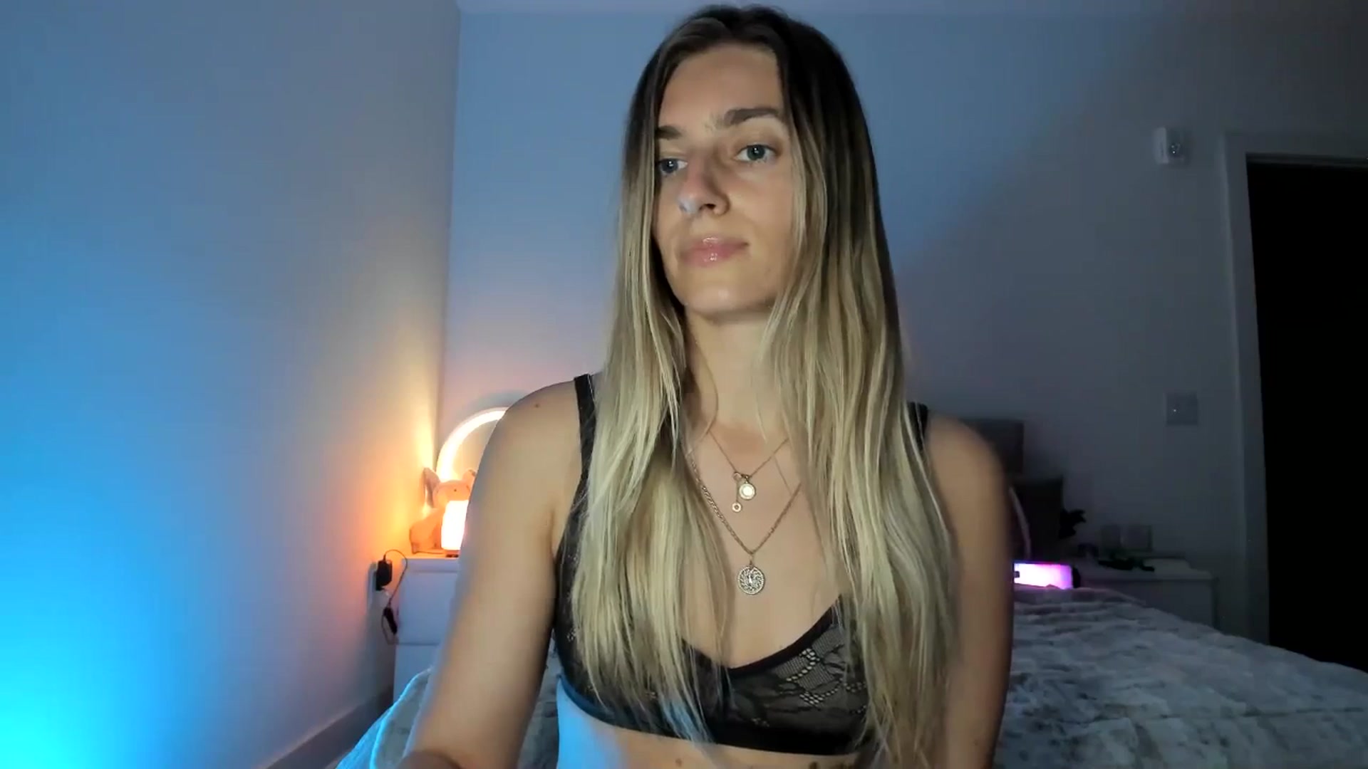 Gallery image thumbnail from Vodka_Queen's myfreecams stream on, 03/14/2025, 07:33 image 14 of 20
