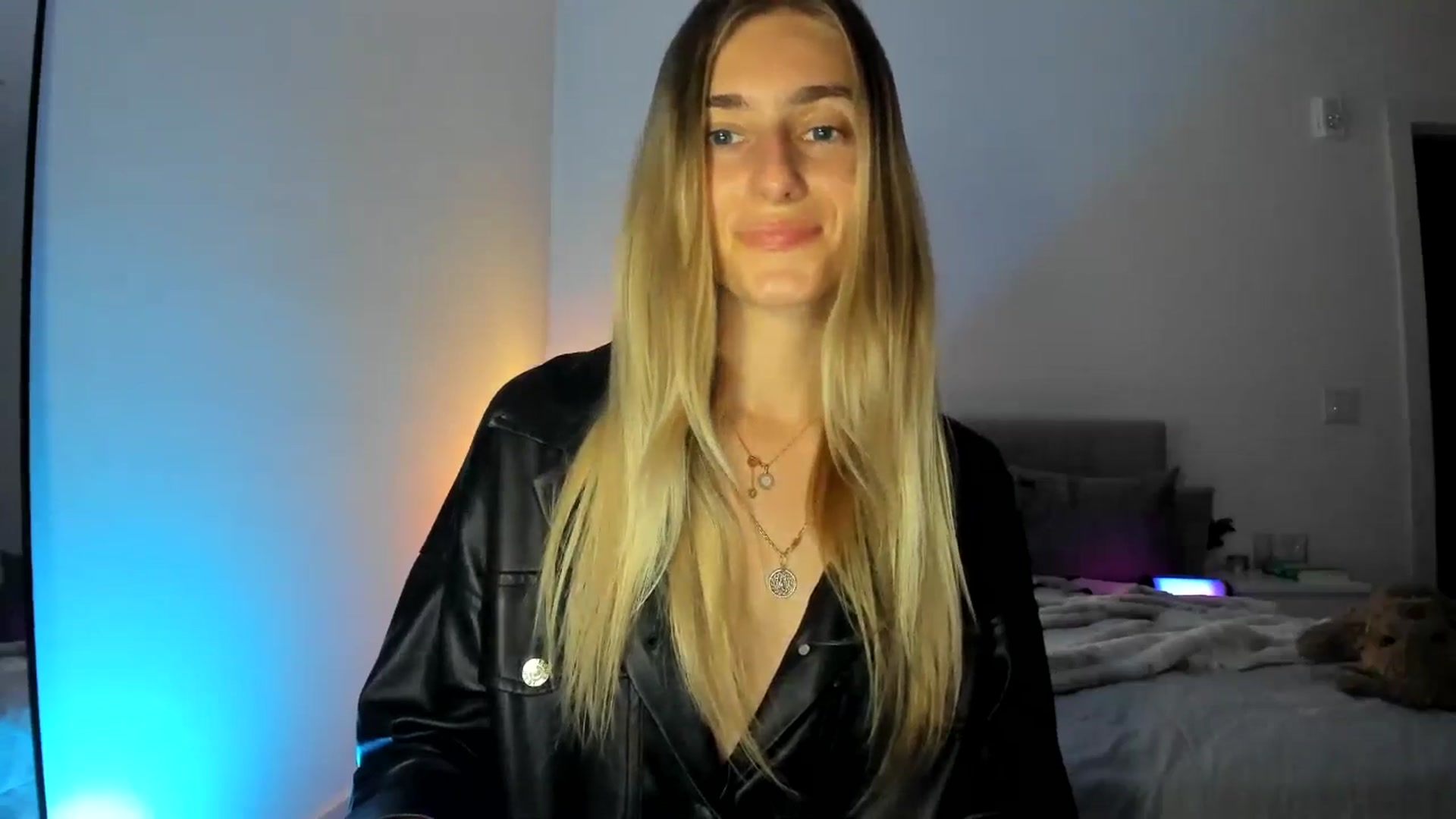 Gallery image thumbnail from Vodka_Queen's myfreecams stream on, 03/15/2025, 09:44 image 7 of 20