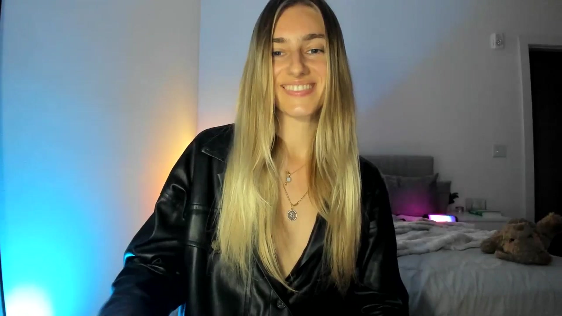 Gallery image thumbnail from Vodka_Queen's myfreecams stream on, 03/15/2025, 09:44 image 18 of 20