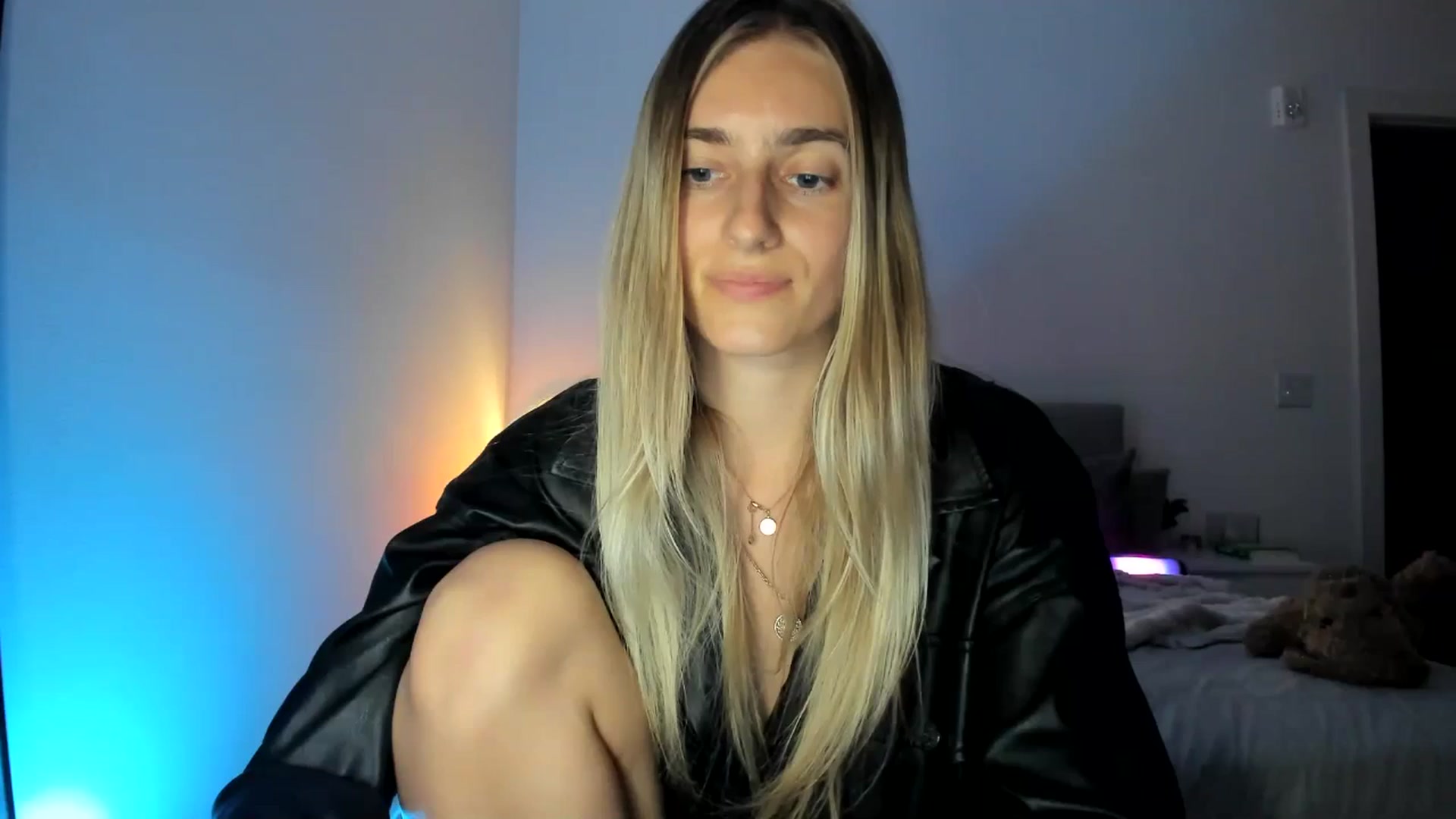 Gallery image thumbnail from Vodka_Queen's myfreecams stream on, 03/15/2025, 09:44 image 17 of 20