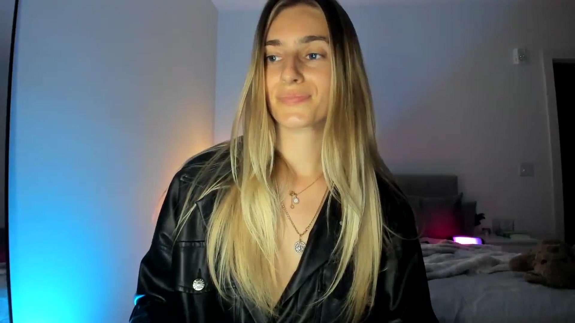 Gallery image thumbnail from Vodka_Queen's myfreecams stream on, 03/15/2025, 09:44 image 13 of 20