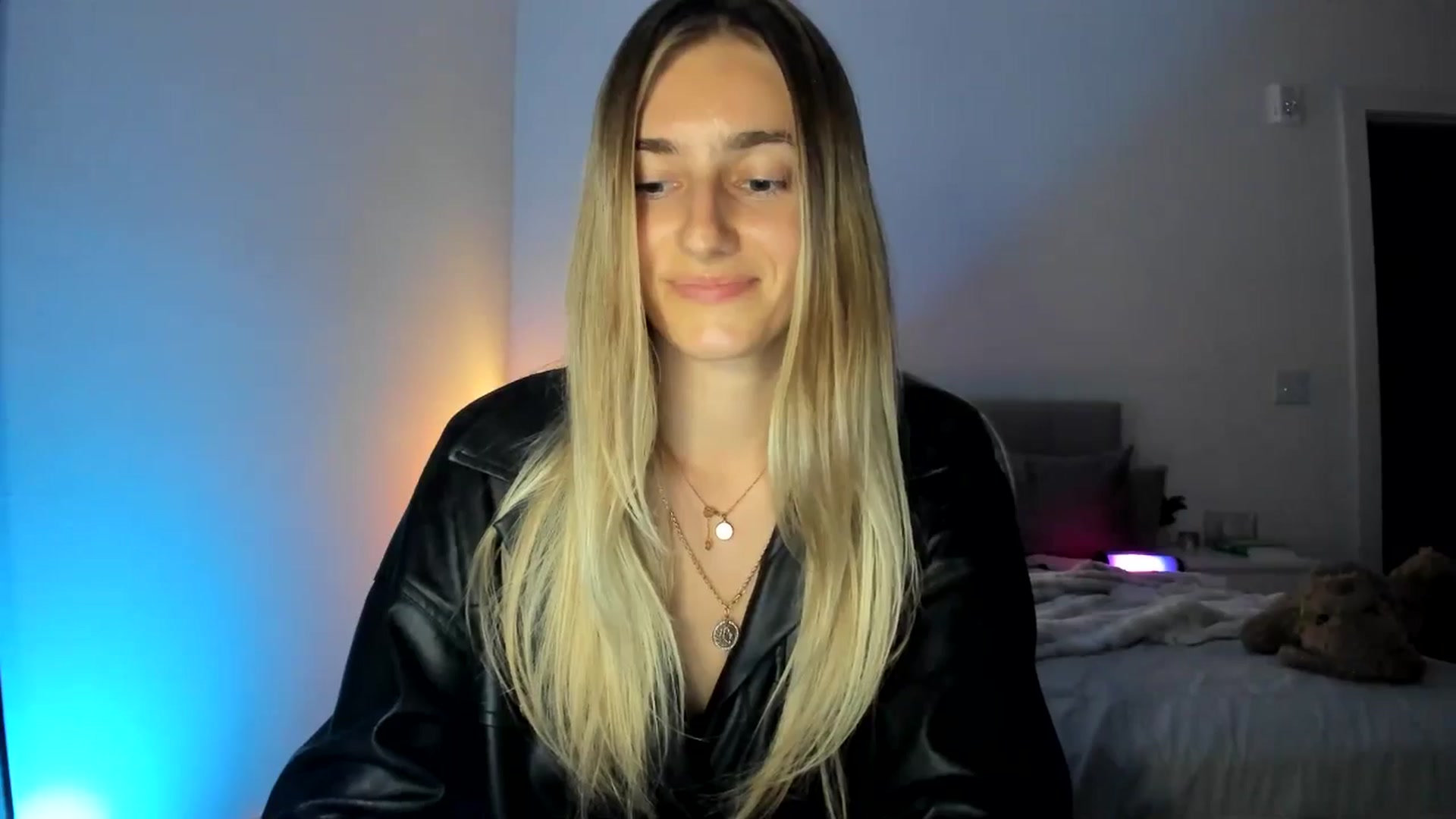 Gallery image thumbnail from Vodka_Queen's myfreecams stream on, 03/15/2025, 09:44 image 16 of 20