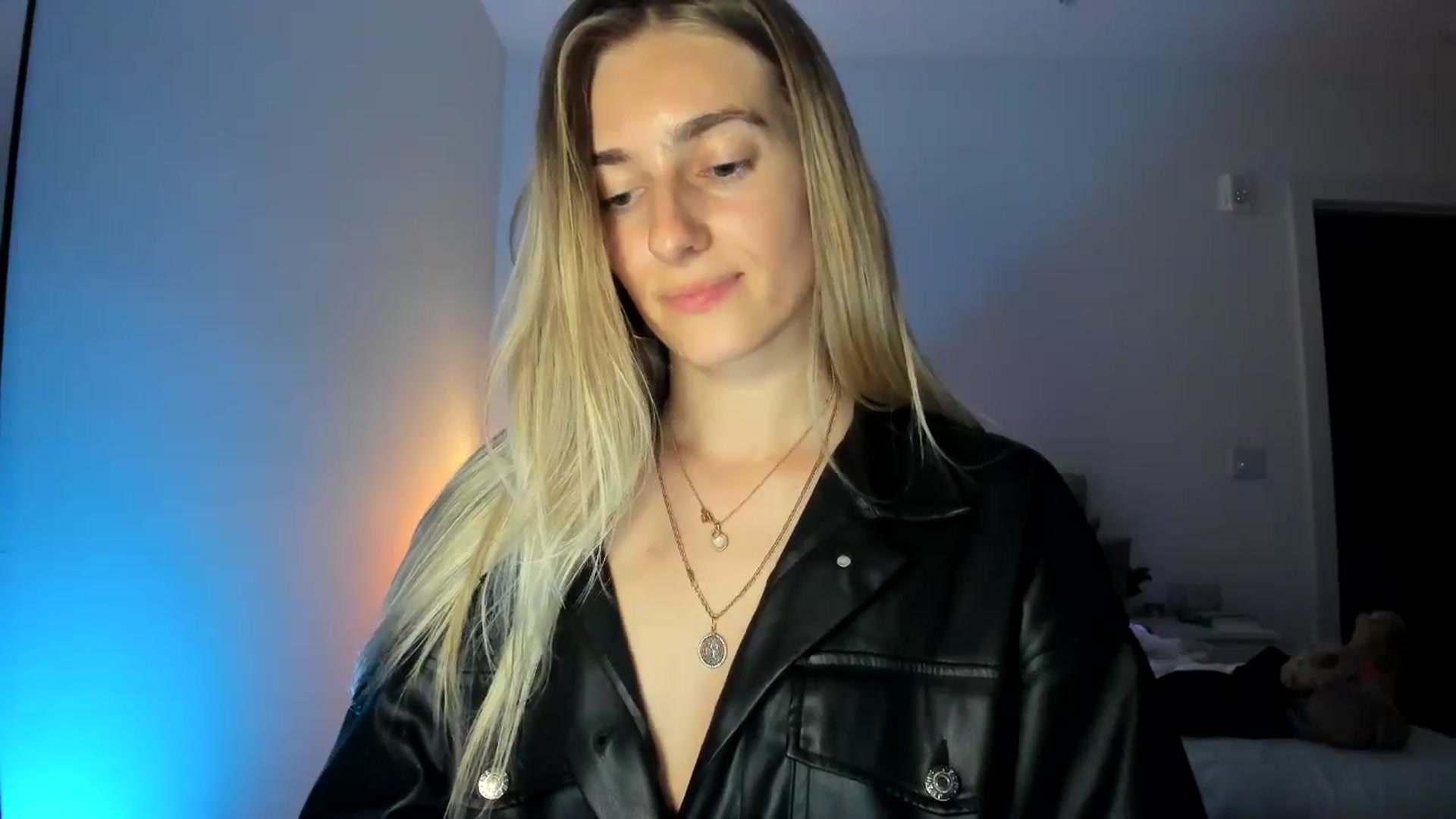 Gallery image thumbnail from Vodka_Queen's myfreecams stream on, 03/15/2025, 11:18 image 9 of 20