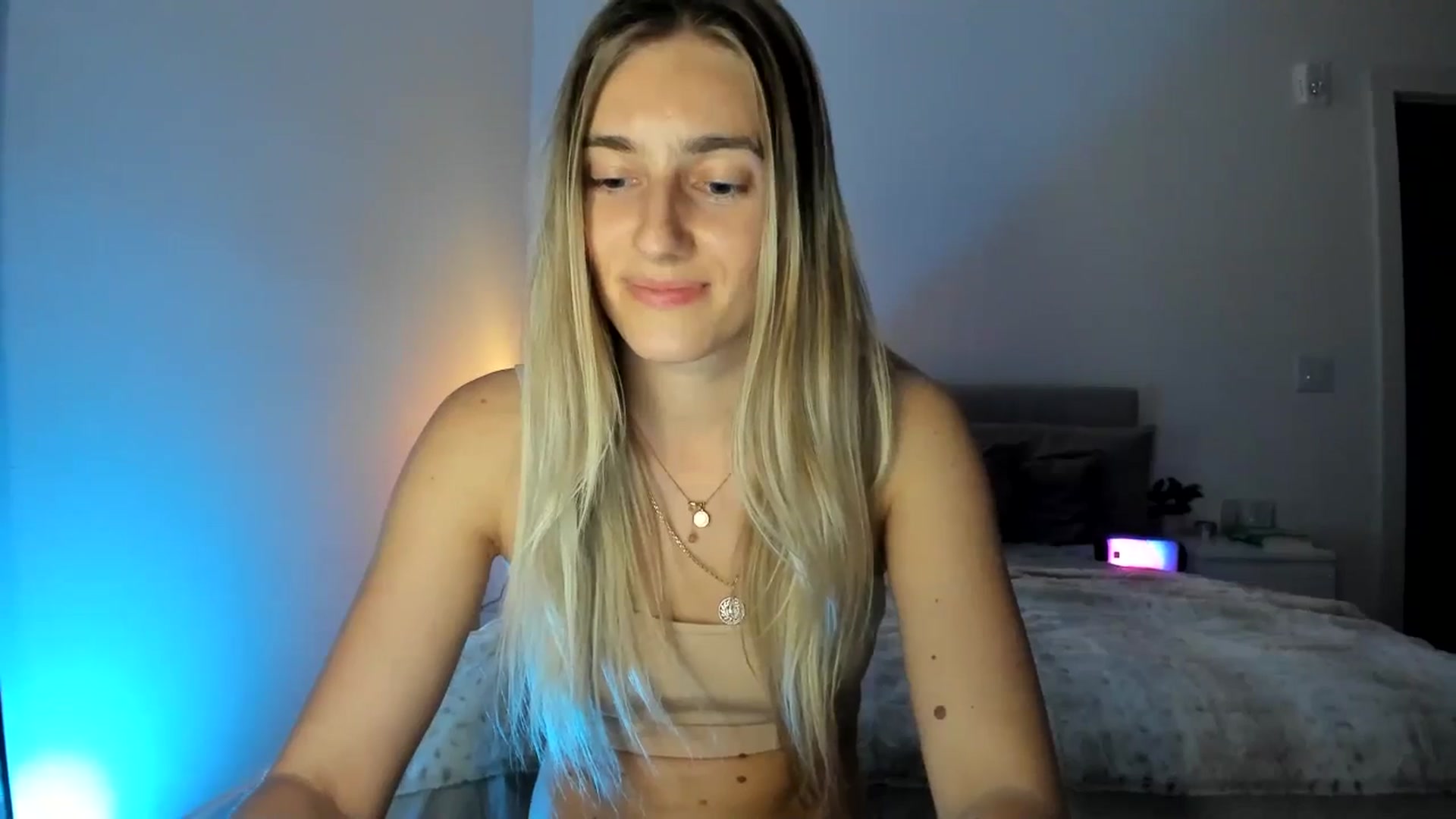 Gallery image thumbnail from Vodka_Queen's myfreecams stream on, 03/16/2025, 07:34 image 16 of 20