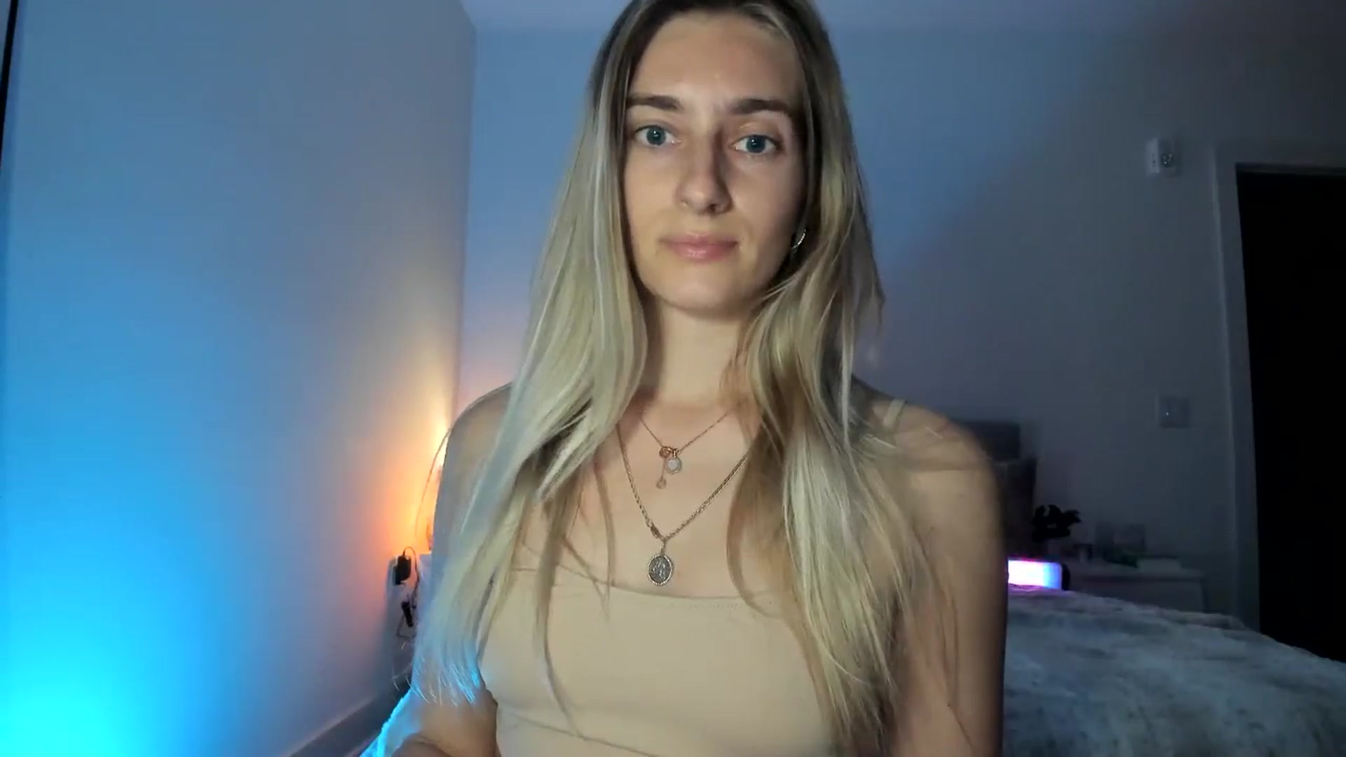 Gallery image thumbnail from Vodka_Queen's myfreecams stream on, 03/16/2025, 07:34 image 6 of 20
