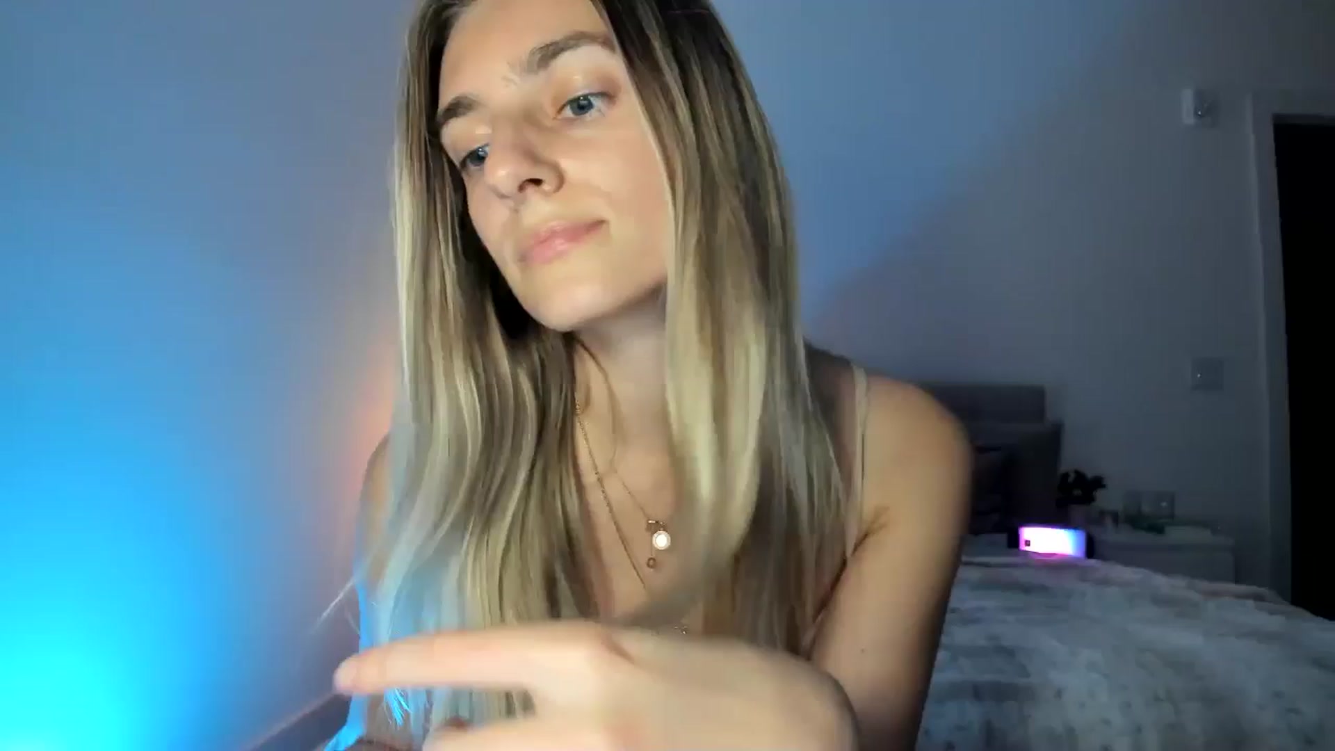 Gallery image thumbnail from Vodka_Queen's myfreecams stream on, 03/16/2025, 07:34 image 9 of 20