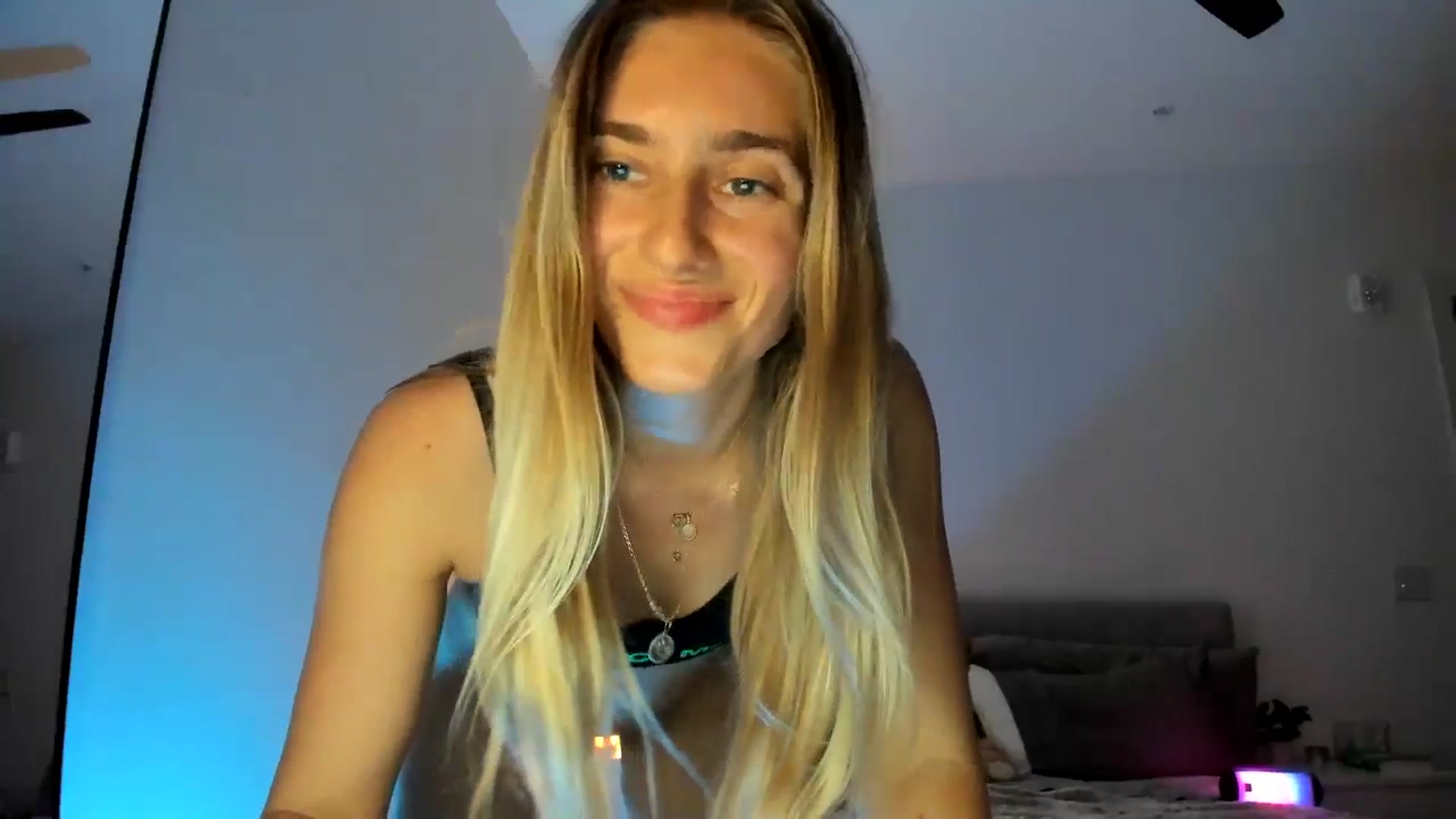 Gallery image thumbnail from Vodka_Queen's myfreecams stream on, 03/17/2025, 06:34 image 12 of 20