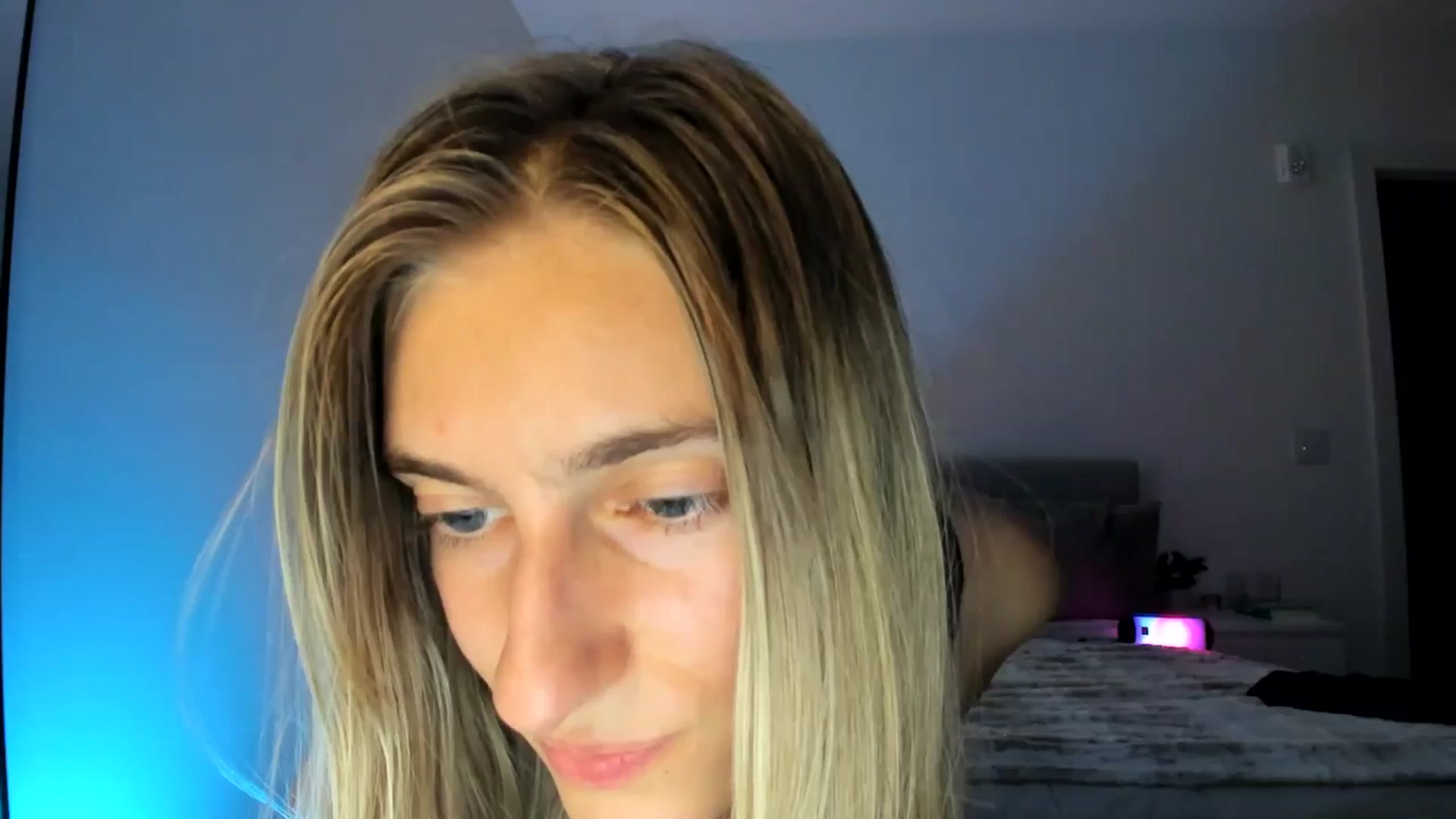 Gallery image thumbnail from Vodka_Queen's myfreecams stream on, 03/17/2025, 06:34 image 19 of 20