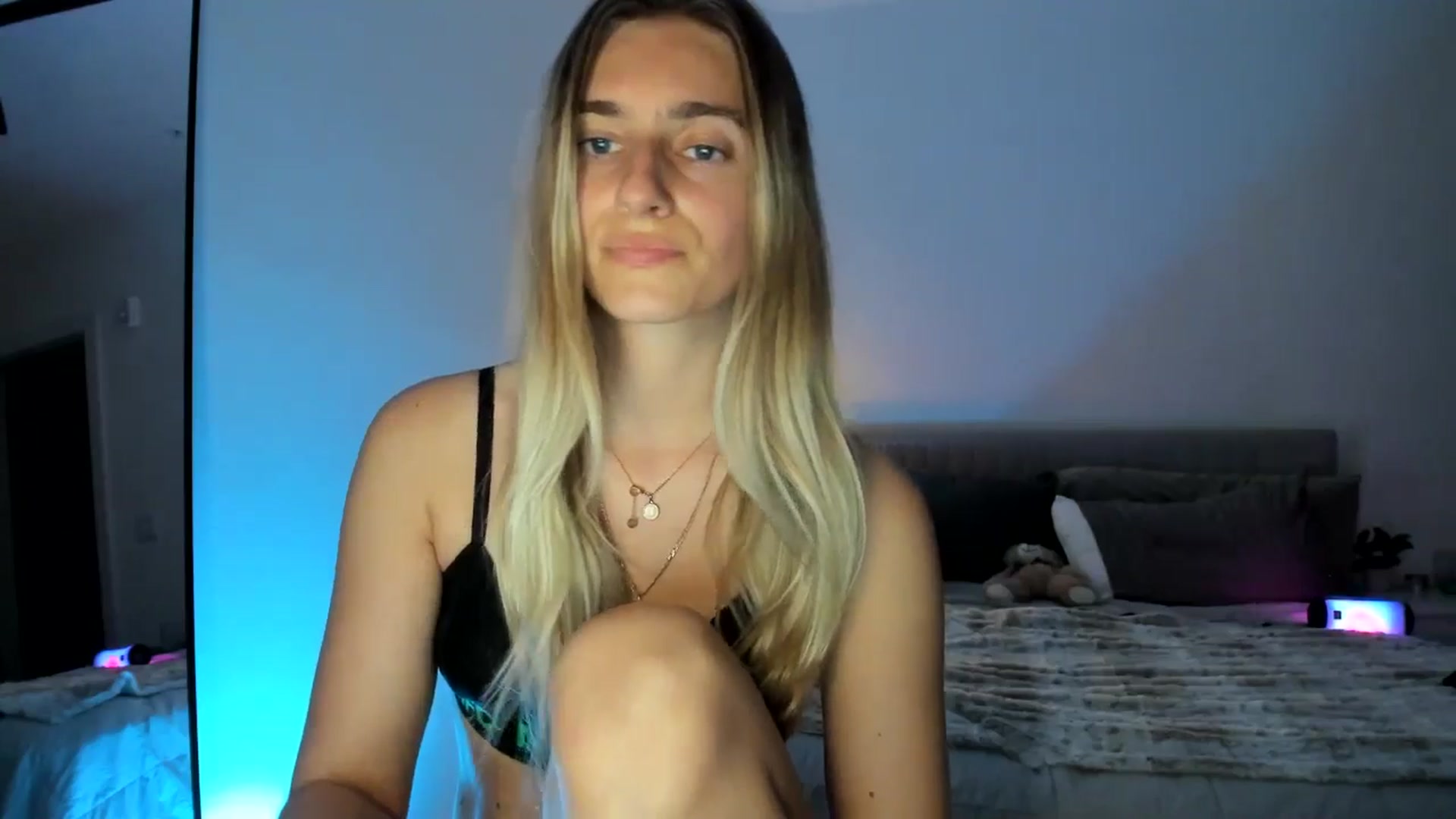Gallery image thumbnail from Vodka_Queen's myfreecams stream on, 03/17/2025, 06:34 image 16 of 20