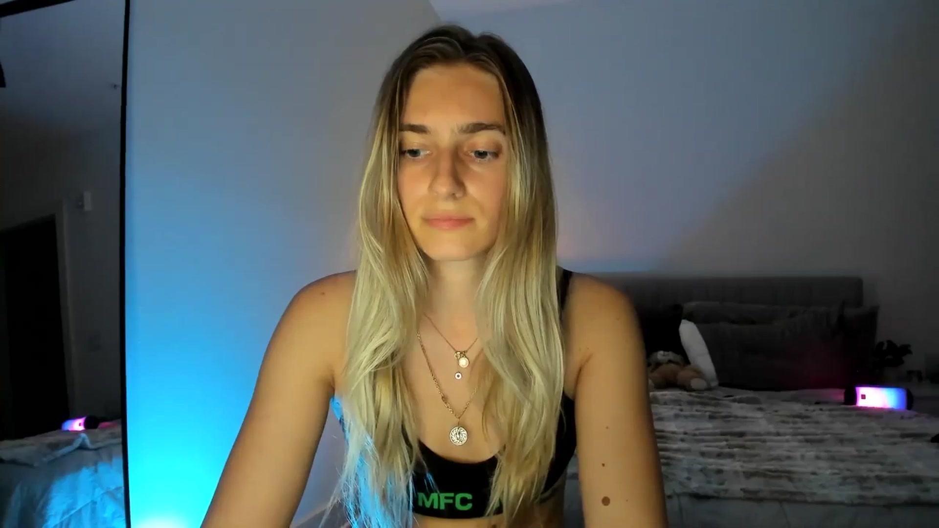 Gallery image thumbnail from Vodka_Queen's myfreecams stream on, 03/17/2025, 06:34 image 14 of 20