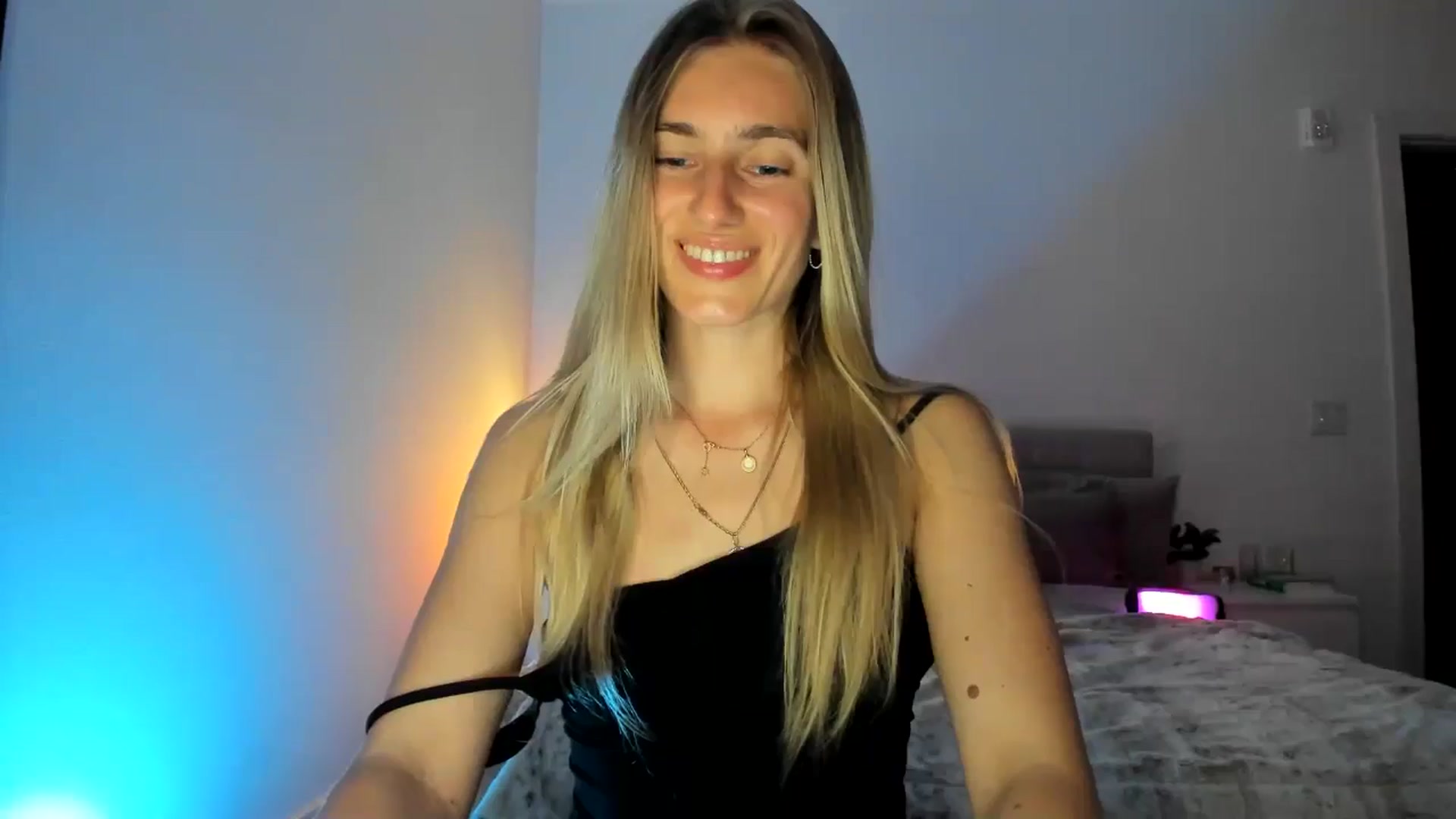 Gallery image thumbnail from Vodka_Queen's myfreecams stream on, 03/21/2025, 04:59 image 18 of 20