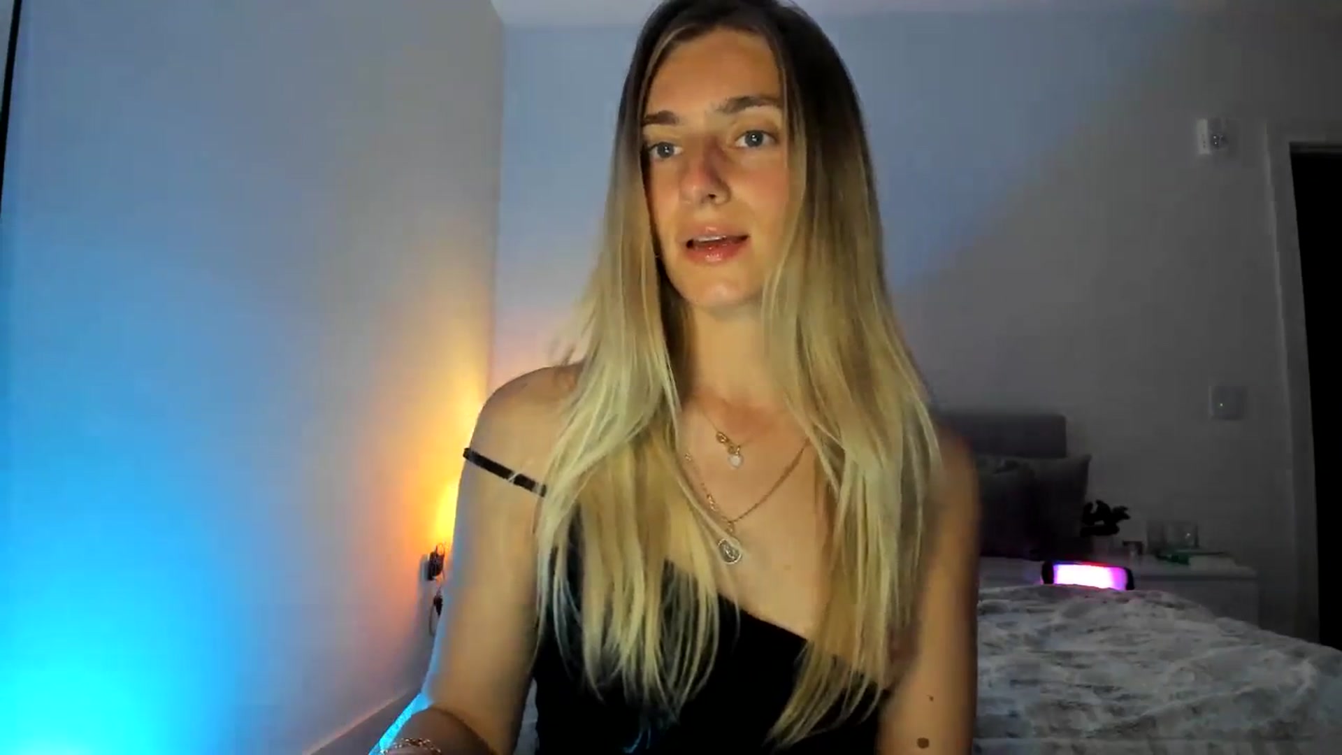 Gallery image thumbnail from Vodka_Queen's myfreecams stream on, 03/21/2025, 04:59 image 5 of 20