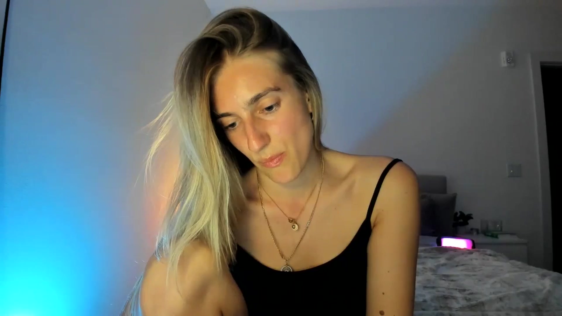 Gallery image thumbnail from Vodka_Queen's myfreecams stream on, 03/21/2025, 04:59 image 6 of 20