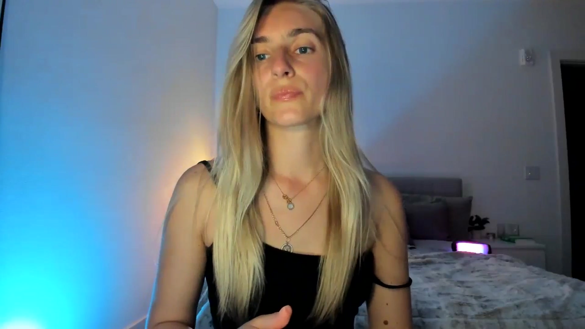 Gallery image thumbnail from Vodka_Queen's myfreecams stream on, 03/21/2025, 04:59 image 3 of 20