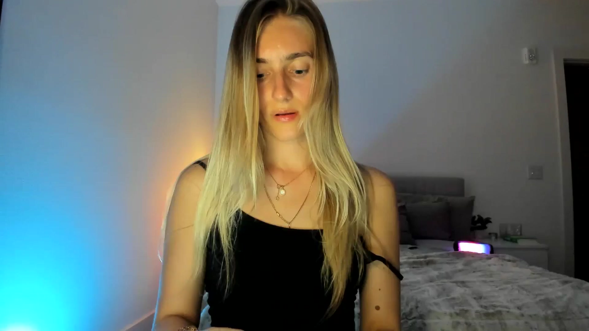 Gallery image thumbnail from Vodka_Queen's myfreecams stream on, 03/21/2025, 04:59 image 14 of 20