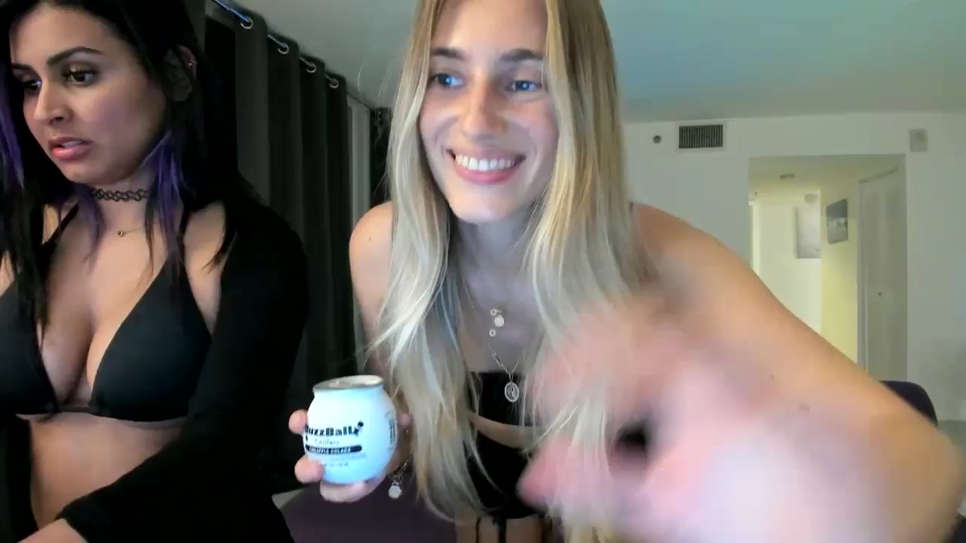 Gallery image thumbnail from Vodka_Queen's myfreecams stream on, 03/24/2025, 08:47 image 1 of 20