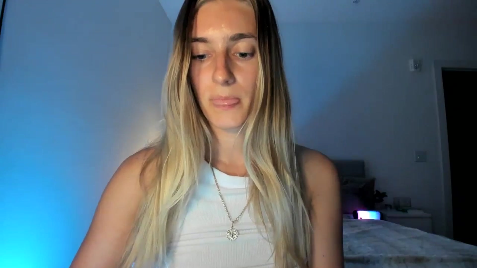 Gallery image thumbnail from Vodka_Queen's myfreecams stream on, 03/31/2025, 07:01 image 14 of 20