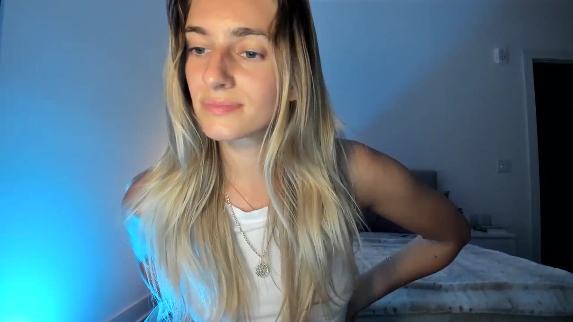 Gallery image thumbnail from Vodka_Queen's myfreecams stream on, 03/31/2025, 07:01 image 11 of 20