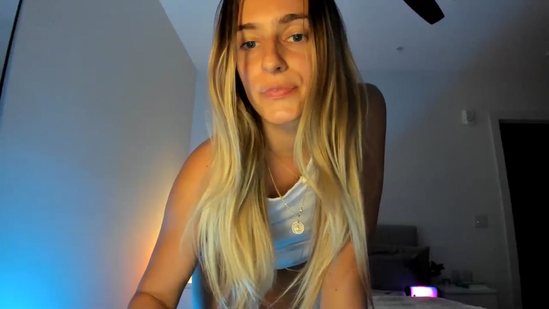 Gallery image thumbnail from Vodka_Queen's myfreecams stream on, 03/31/2025, 07:01 image 8 of 20