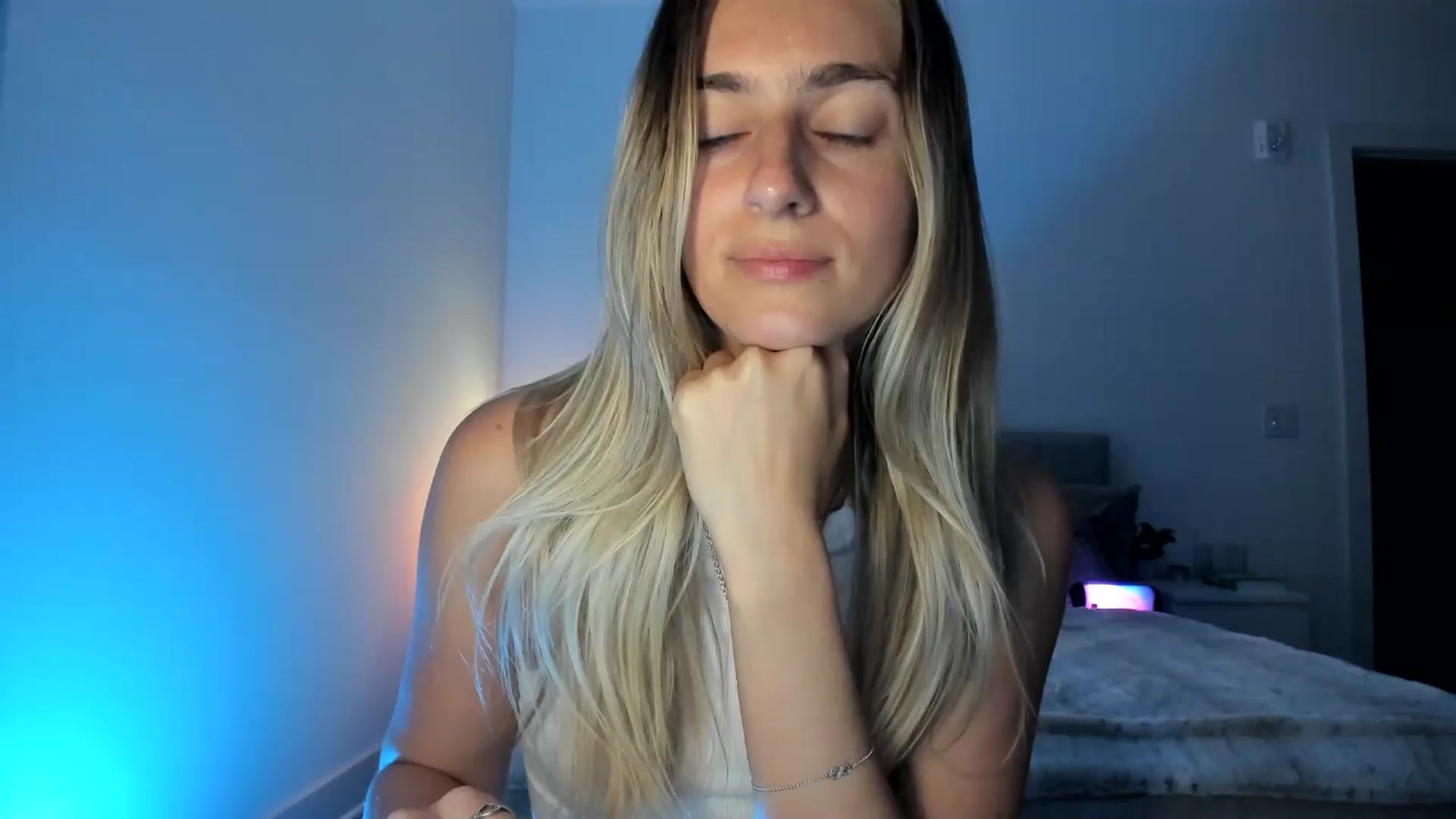 Gallery image thumbnail from Vodka_Queen's myfreecams stream on, 03/31/2025, 07:01 image 10 of 20