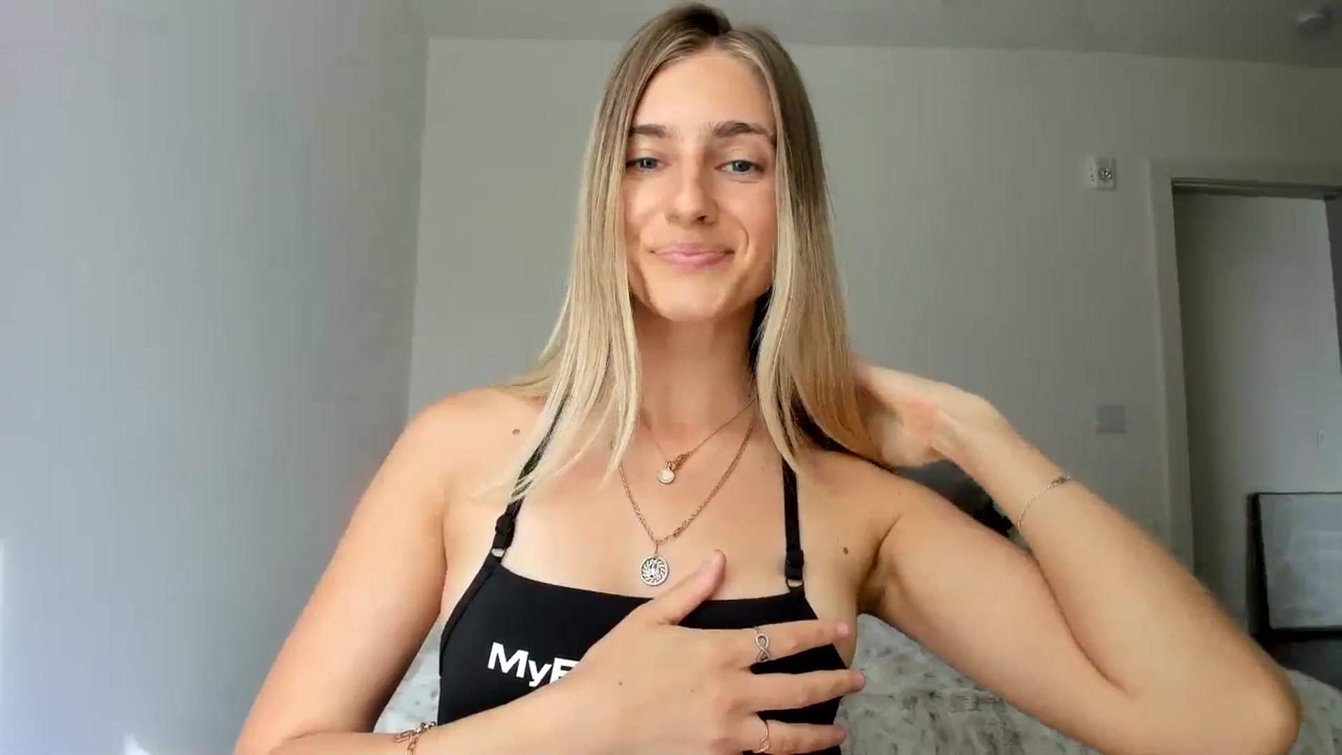 Gallery image thumbnail from Vodka_Queen's myfreecams stream on, 04/01/2025, 23:29 image 13 of 20