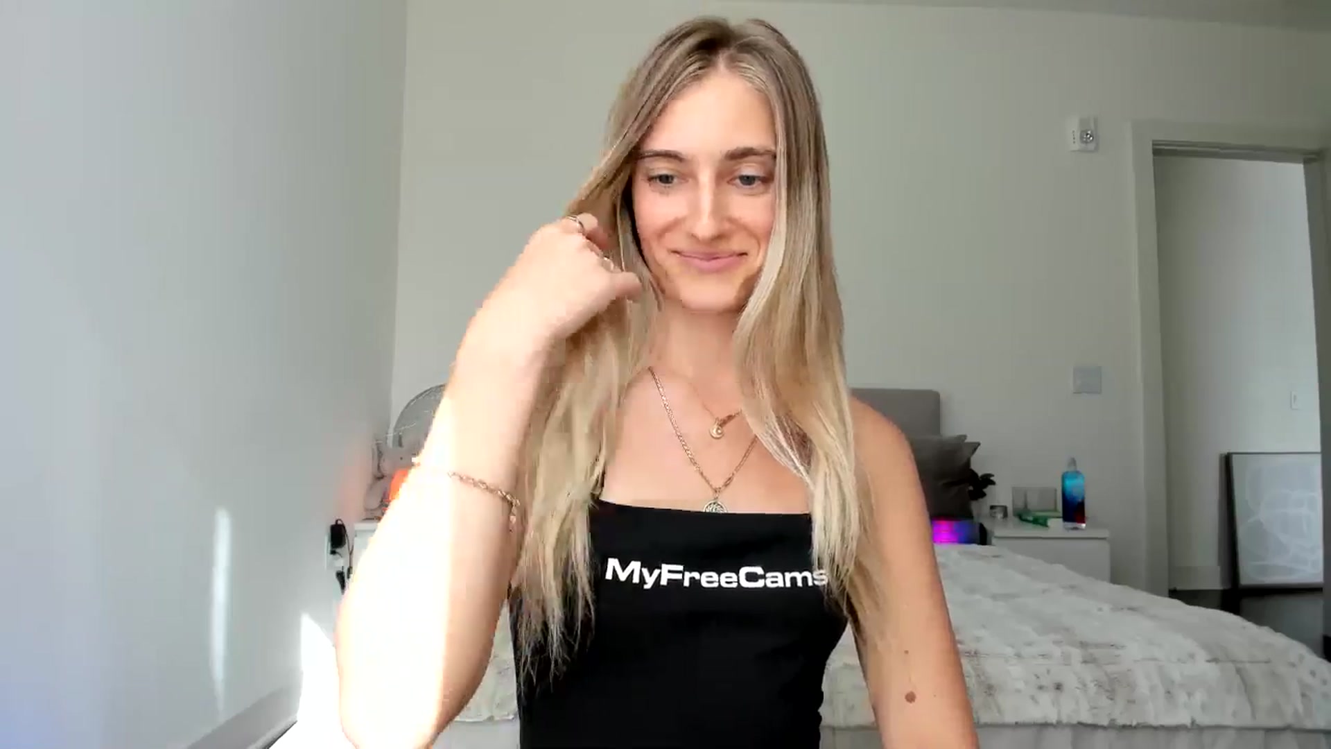 Gallery image thumbnail from Vodka_Queen's myfreecams stream on, 04/01/2025, 23:29 image 20 of 20
