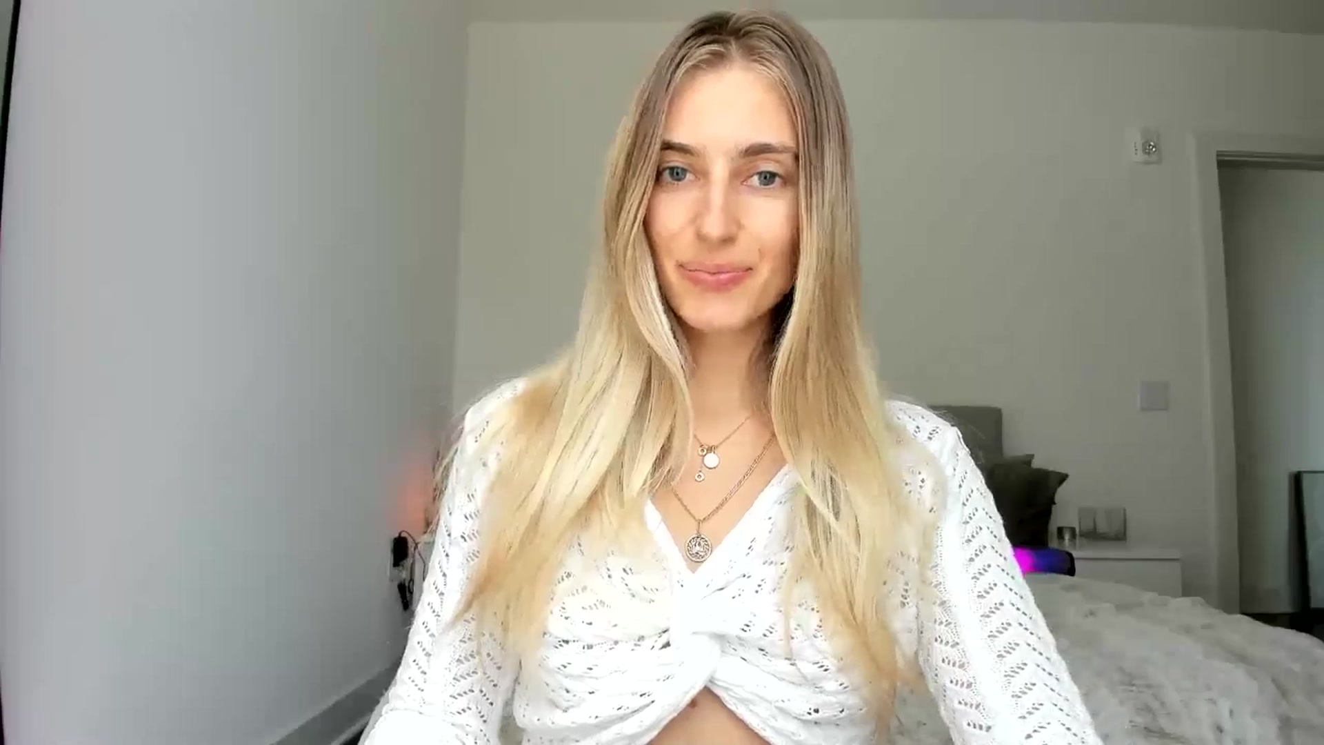 Gallery image thumbnail from Vodka_Queen's myfreecams stream on, 04/03/2025, 23:31 image 2 of 20