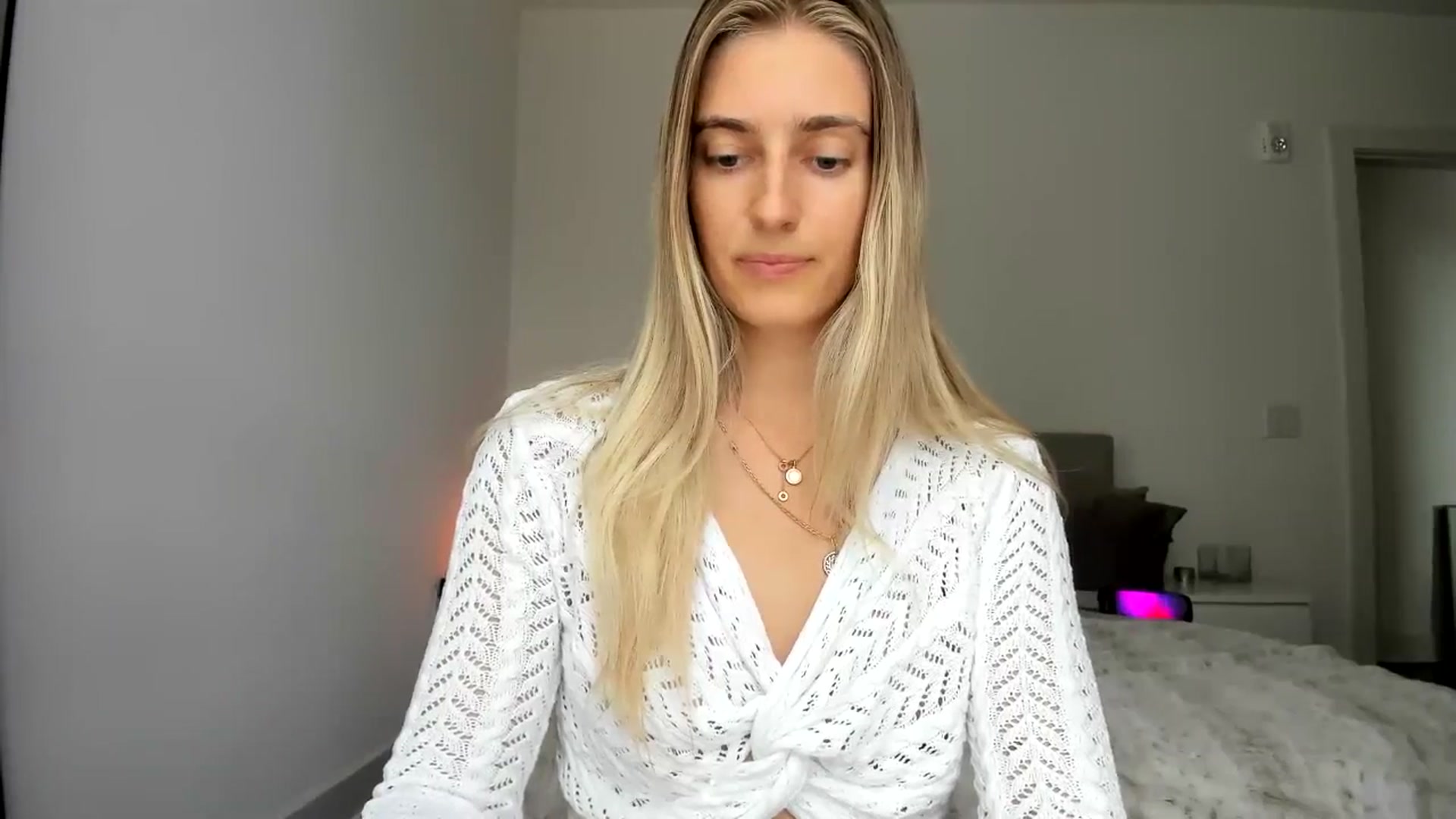 Gallery image thumbnail from Vodka_Queen's myfreecams stream on, 04/03/2025, 23:31 image 16 of 20