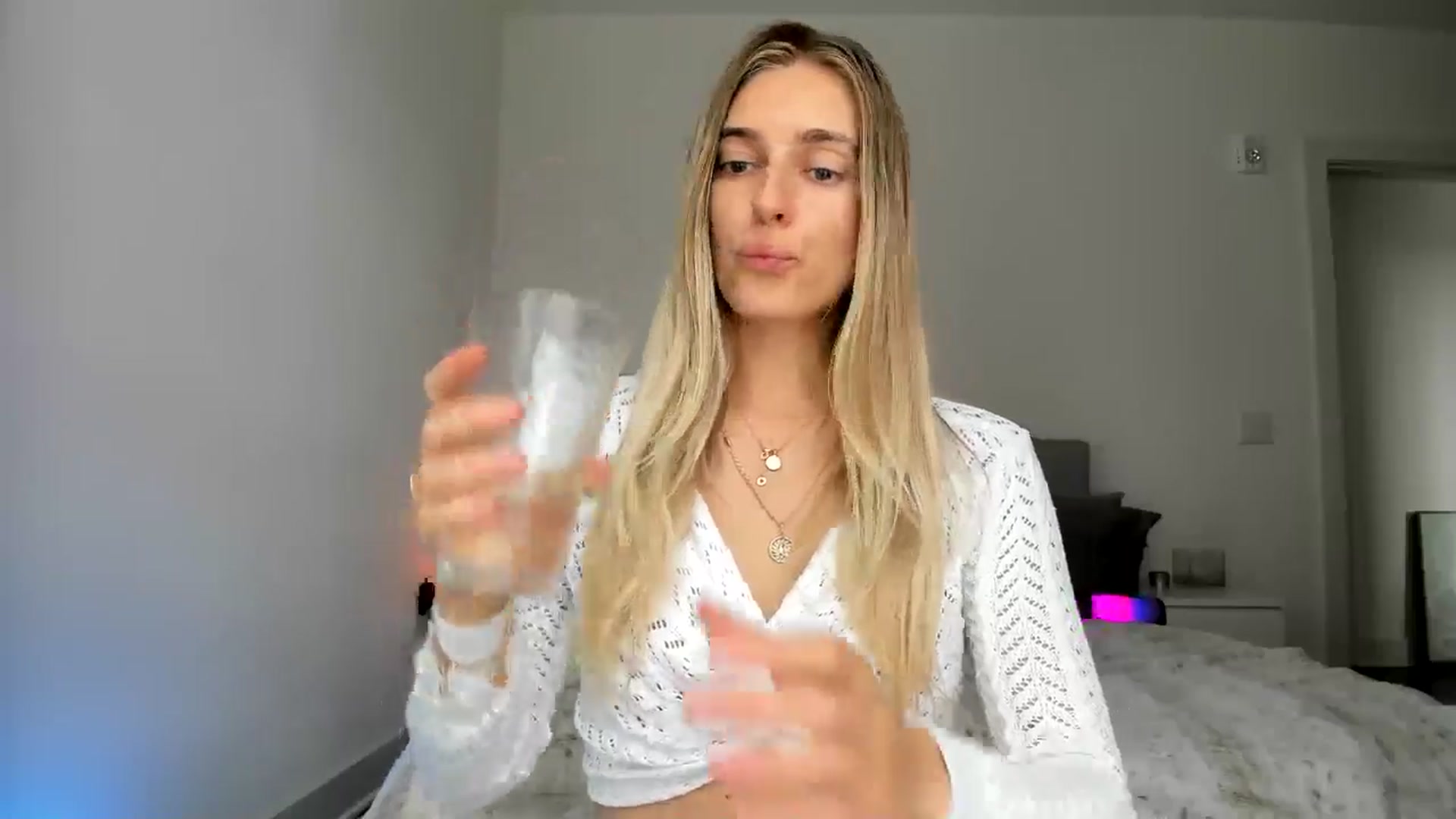 Gallery image thumbnail from Vodka_Queen's myfreecams stream on, 04/03/2025, 23:31 image 19 of 20