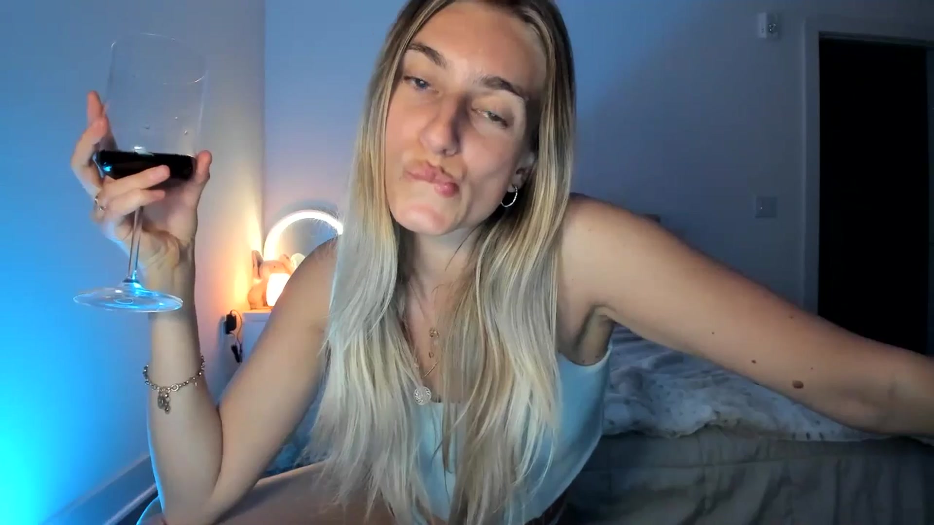 Gallery image thumbnail from Vodka_Queen's myfreecams stream on, 04/06/2025, 05:35 image 16 of 20