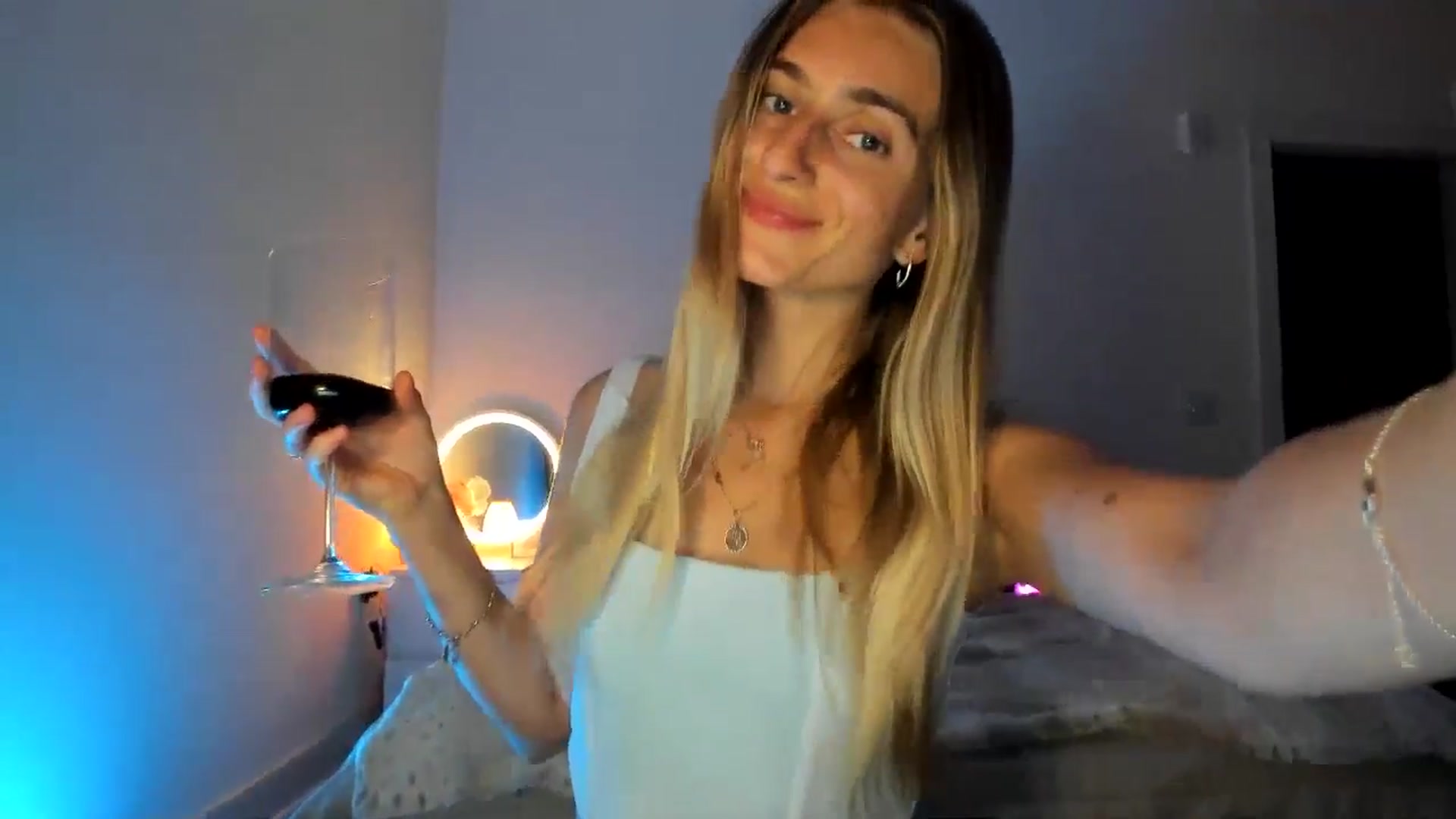 Gallery image thumbnail from Vodka_Queen's myfreecams stream on, 04/06/2025, 05:35 image 14 of 20
