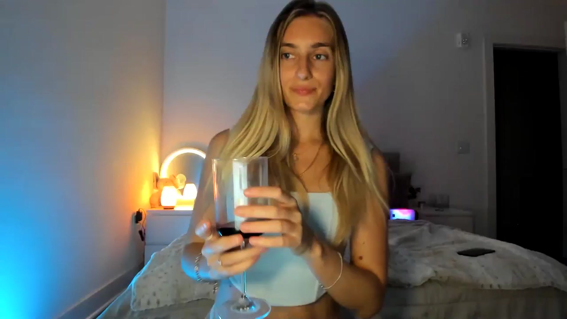 Gallery image thumbnail from Vodka_Queen's myfreecams stream on, 04/06/2025, 05:35 image 17 of 20