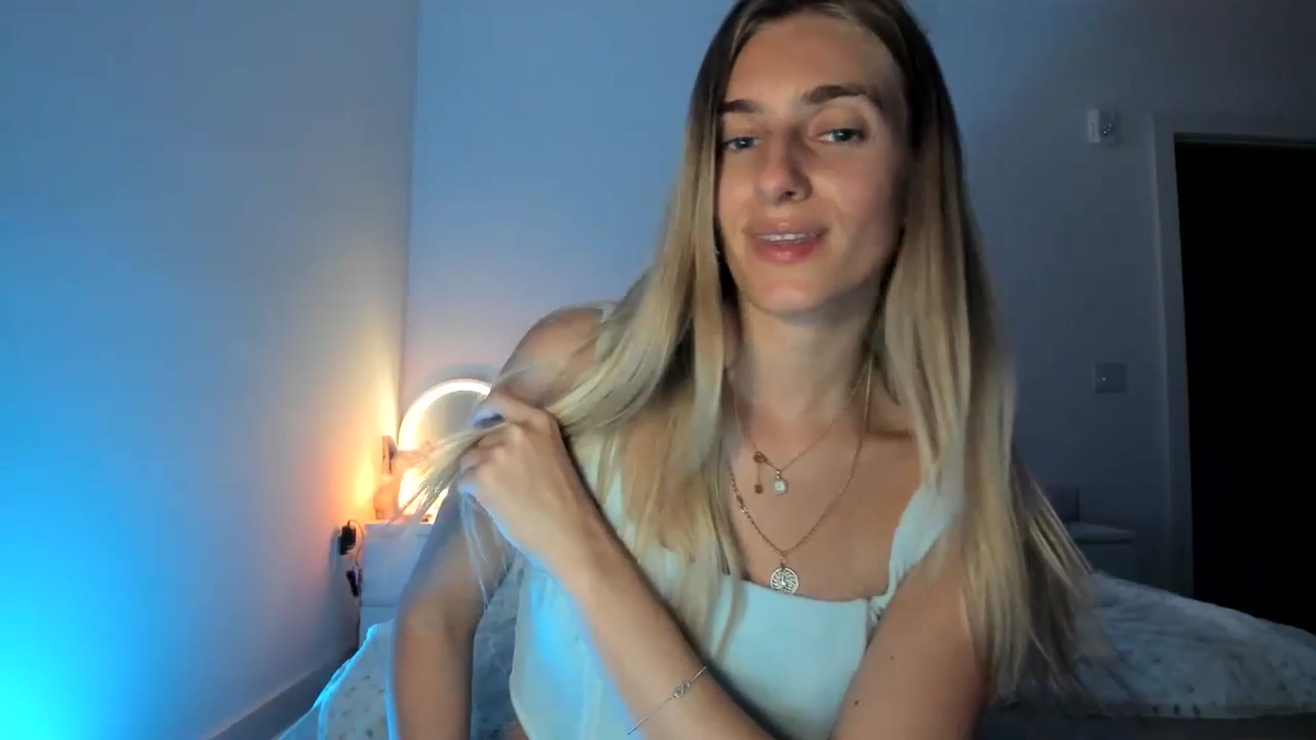 Gallery image thumbnail from Vodka_Queen's myfreecams stream on, 04/06/2025, 06:48 image 12 of 20