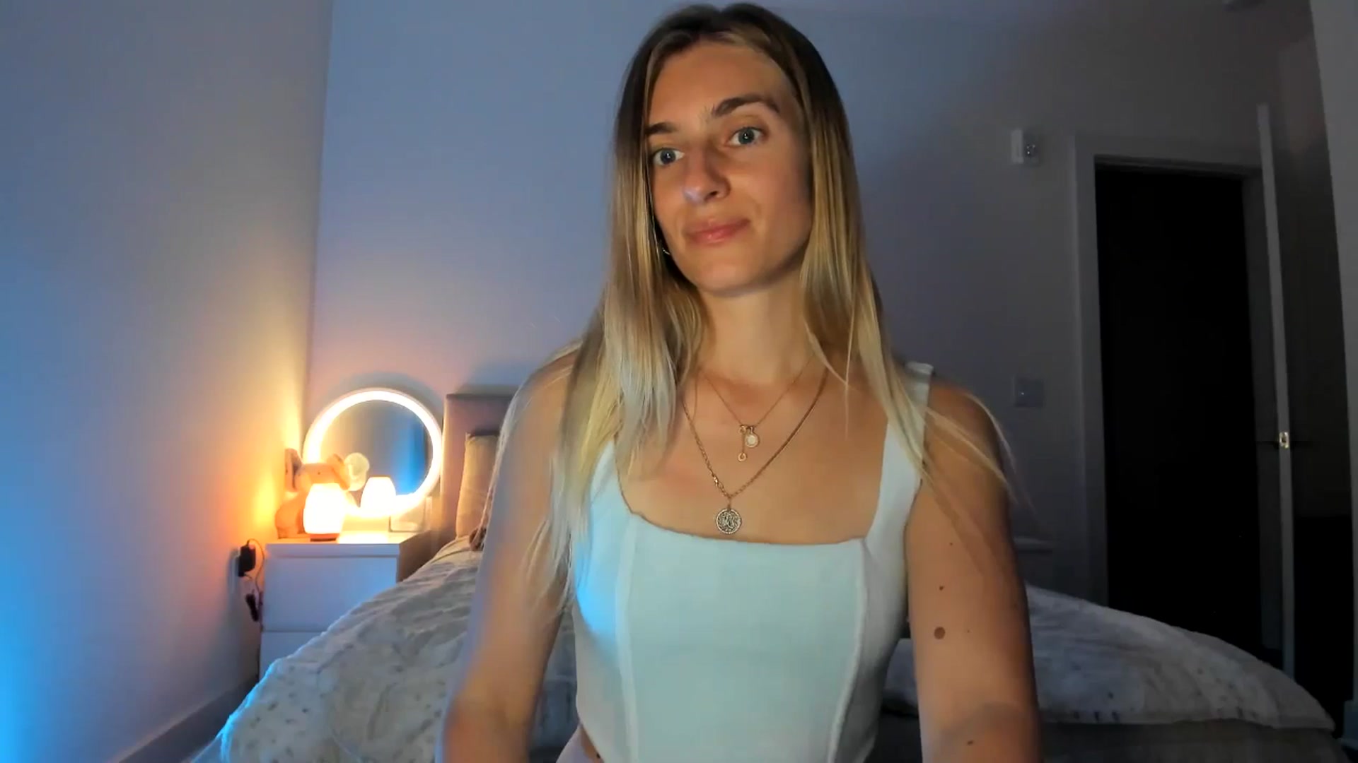 Gallery image thumbnail from Vodka_Queen's myfreecams stream on, 04/06/2025, 06:48 image 16 of 20