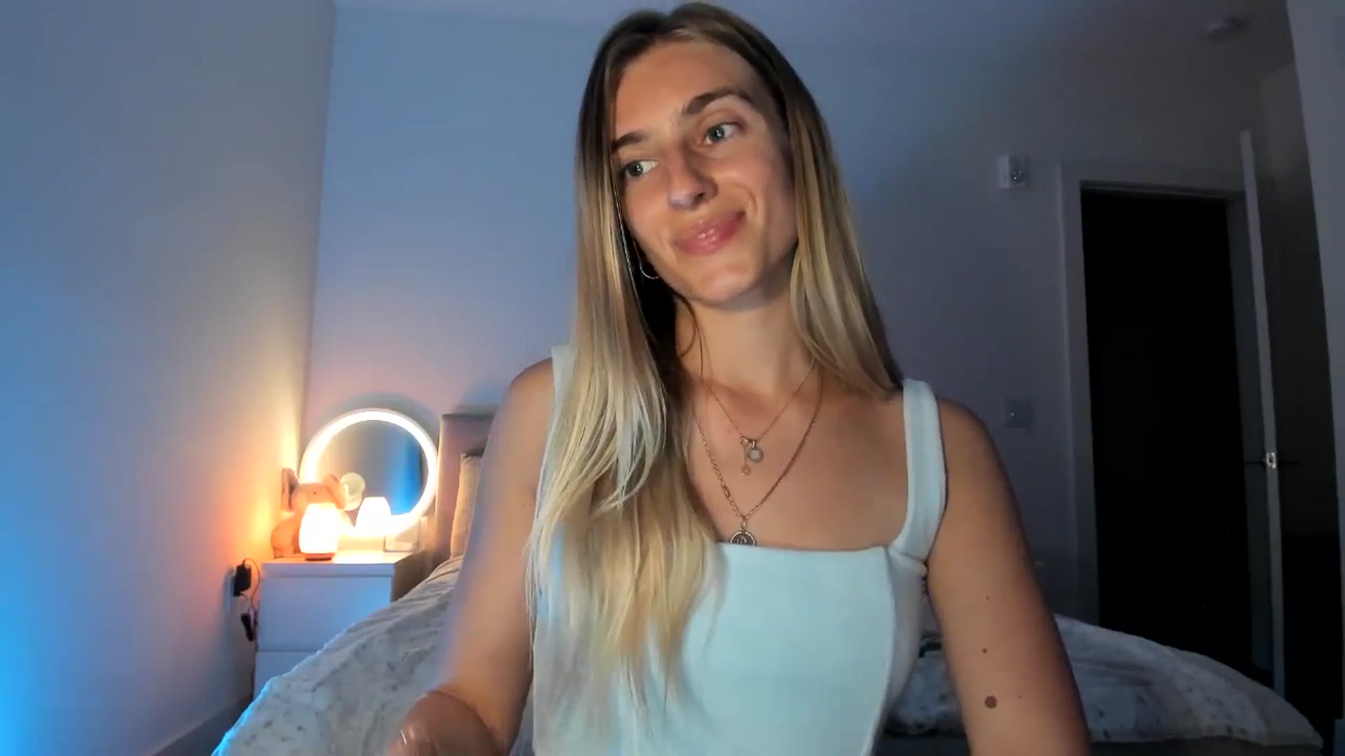 Gallery image thumbnail from Vodka_Queen's myfreecams stream on, 04/06/2025, 06:48 image 18 of 20