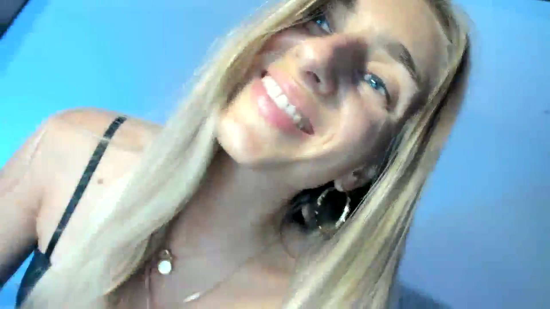 Gallery image thumbnail from Vodka_Queen's myfreecams stream on, 04/10/2025, 06:32 image 15 of 20