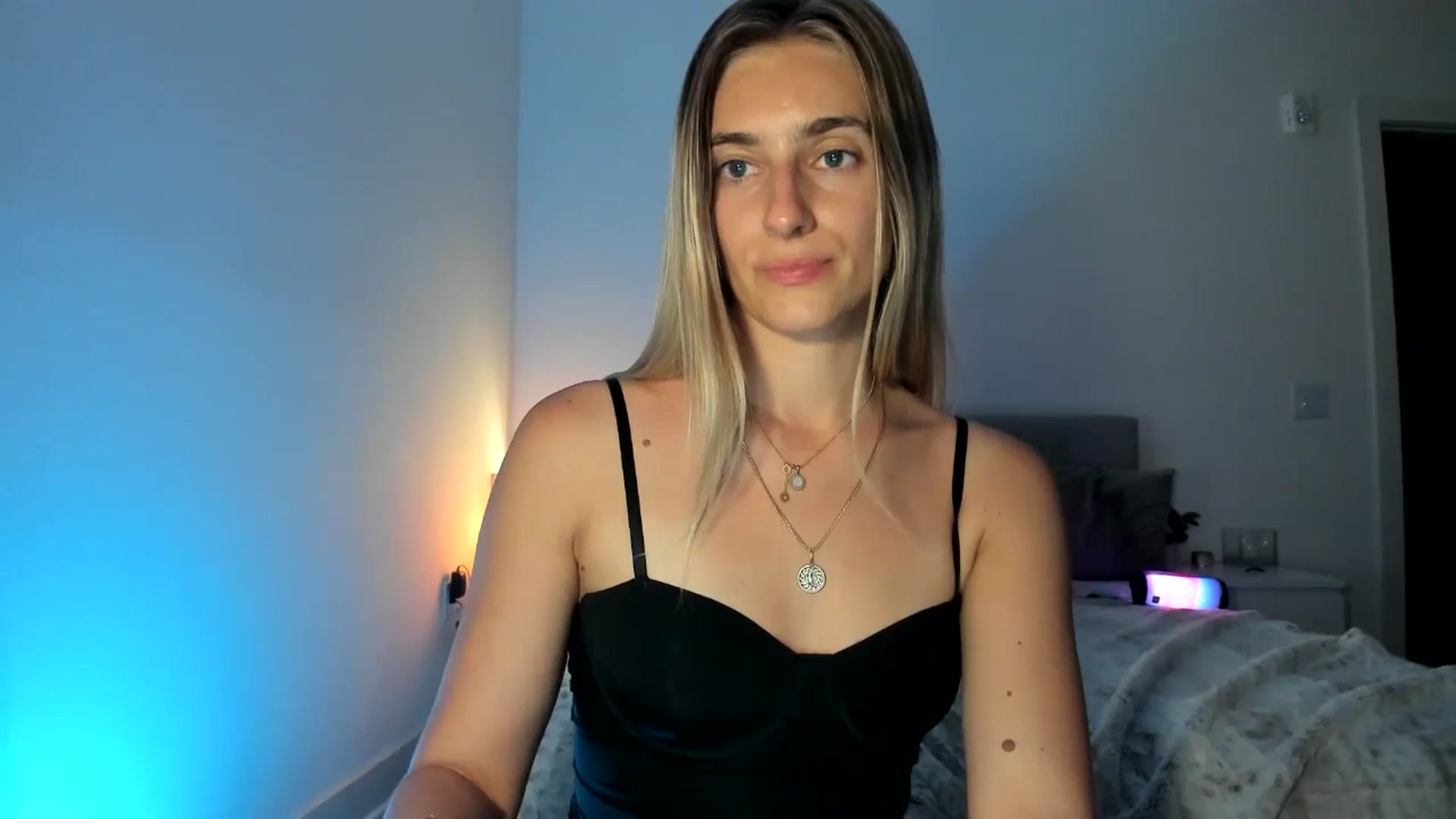 Gallery image thumbnail from Vodka_Queen's myfreecams stream on, 04/10/2025, 06:32 image 17 of 20