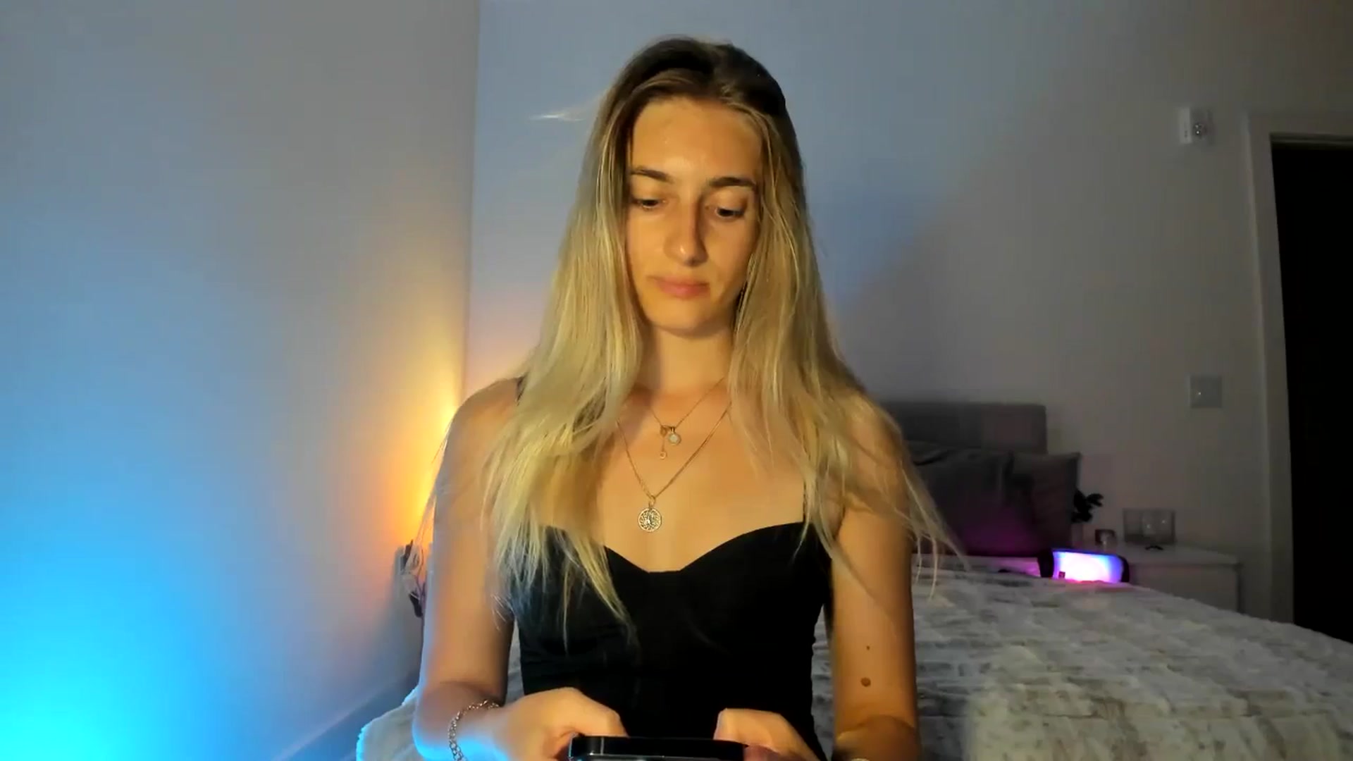 Gallery image thumbnail from Vodka_Queen's myfreecams stream on, 04/10/2025, 06:32 image 6 of 20
