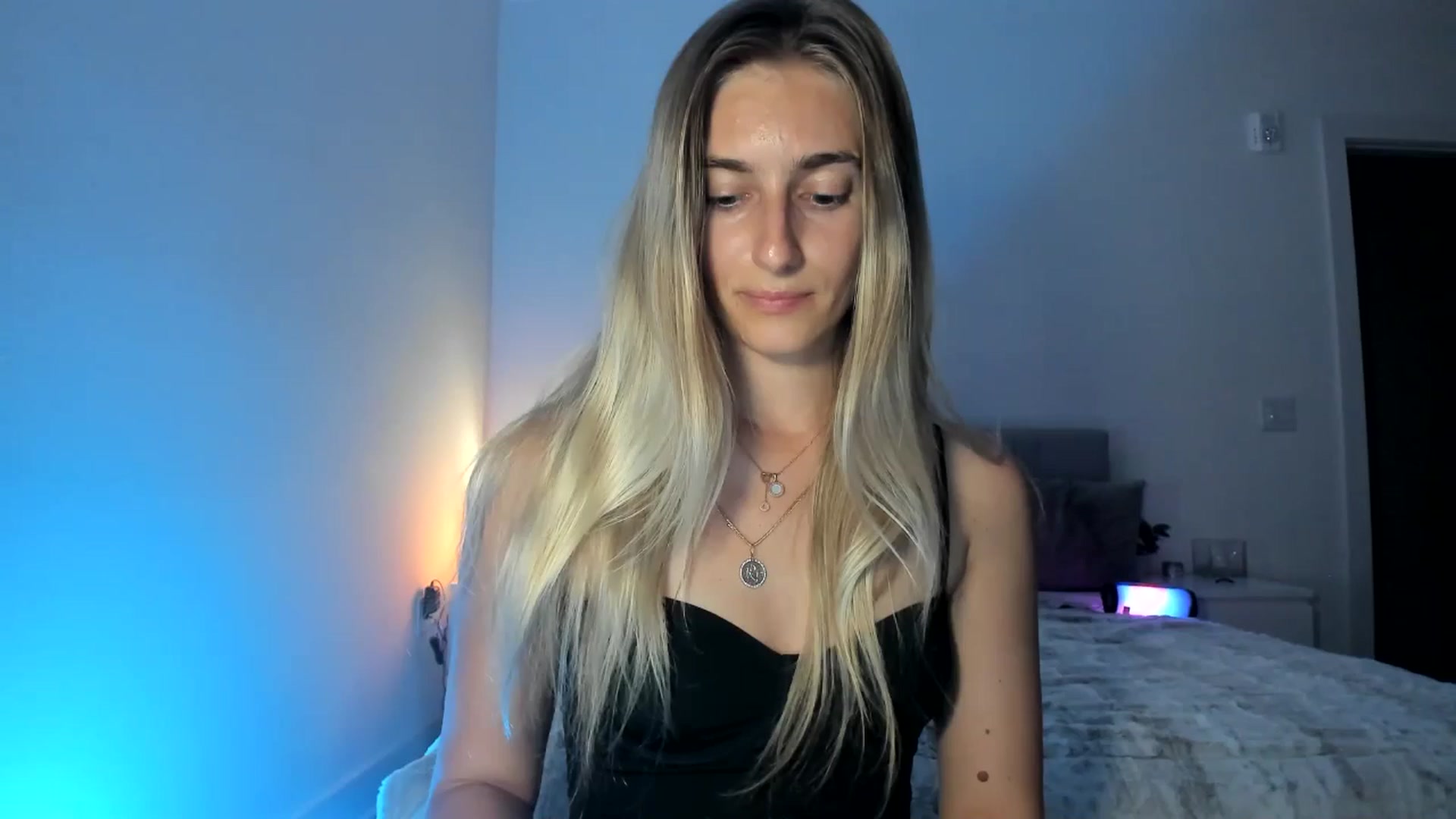 Gallery image thumbnail from Vodka_Queen's myfreecams stream on, 04/10/2025, 06:32 image 12 of 20