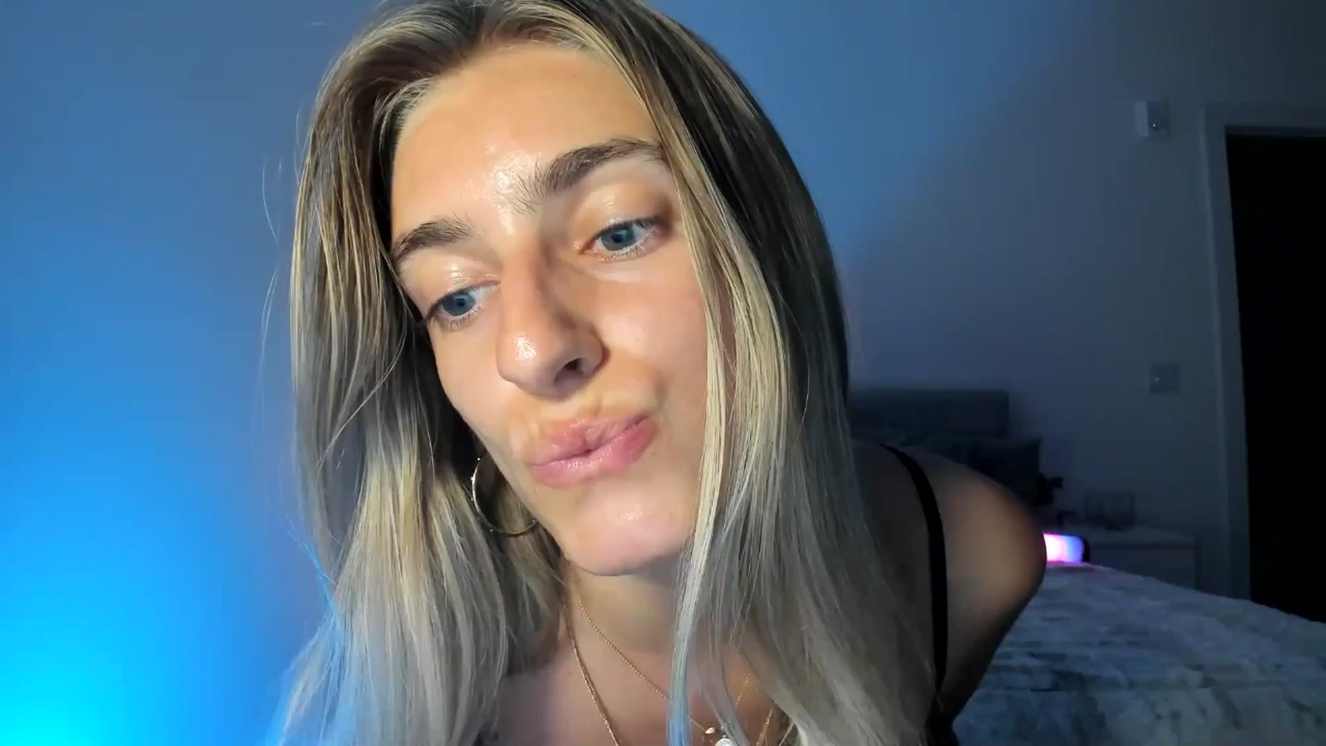 Gallery image thumbnail from Vodka_Queen's myfreecams stream on, 04/10/2025, 06:32 image 13 of 20