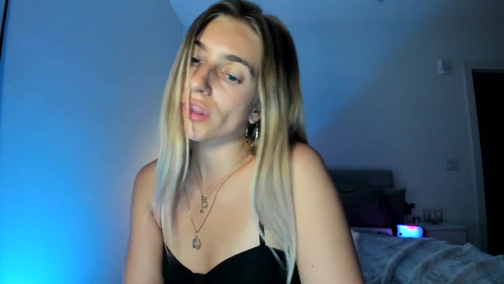 Gallery image thumbnail from Vodka_Queen's myfreecams stream on, 04/10/2025, 06:32 image 19 of 20