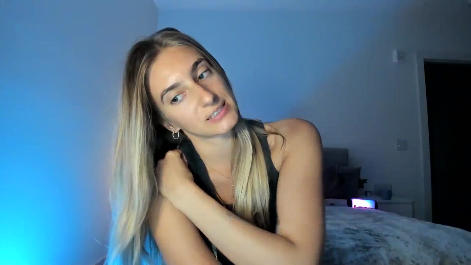 Gallery image thumbnail from Vodka_Queen's myfreecams stream on, 04/16/2025, 07:35 image 8 of 20