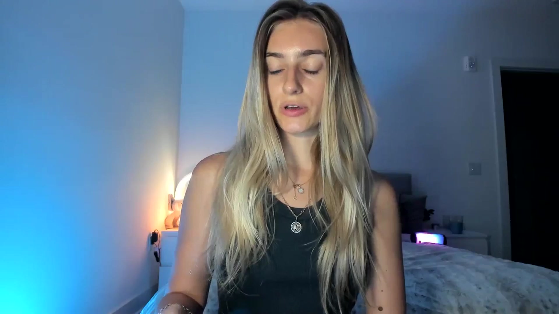 Gallery image thumbnail from Vodka_Queen's myfreecams stream on, 04/16/2025, 07:35 image 13 of 20