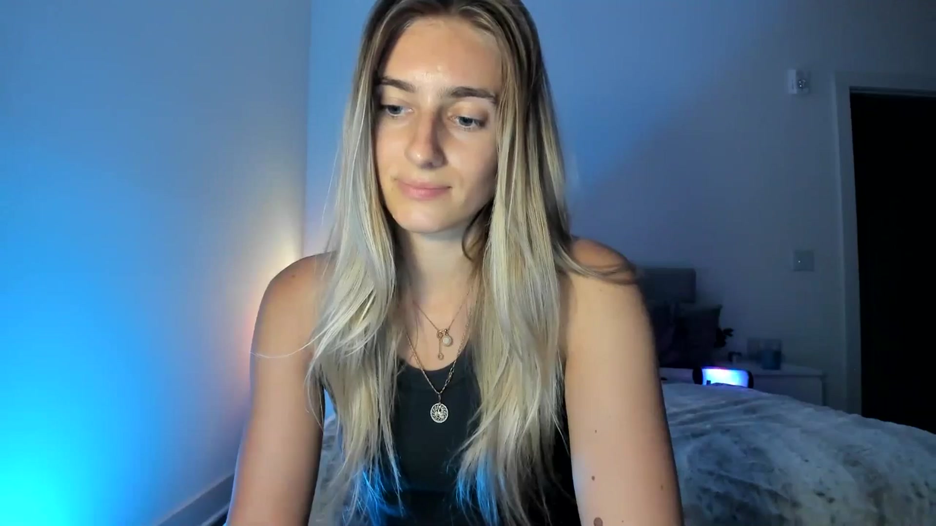 Gallery image thumbnail from Vodka_Queen's myfreecams stream on, 04/16/2025, 07:35 image 15 of 20
