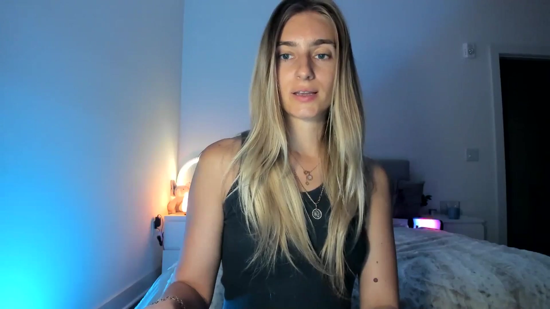 Gallery image thumbnail from Vodka_Queen's myfreecams stream on, 04/16/2025, 07:35 image 17 of 20