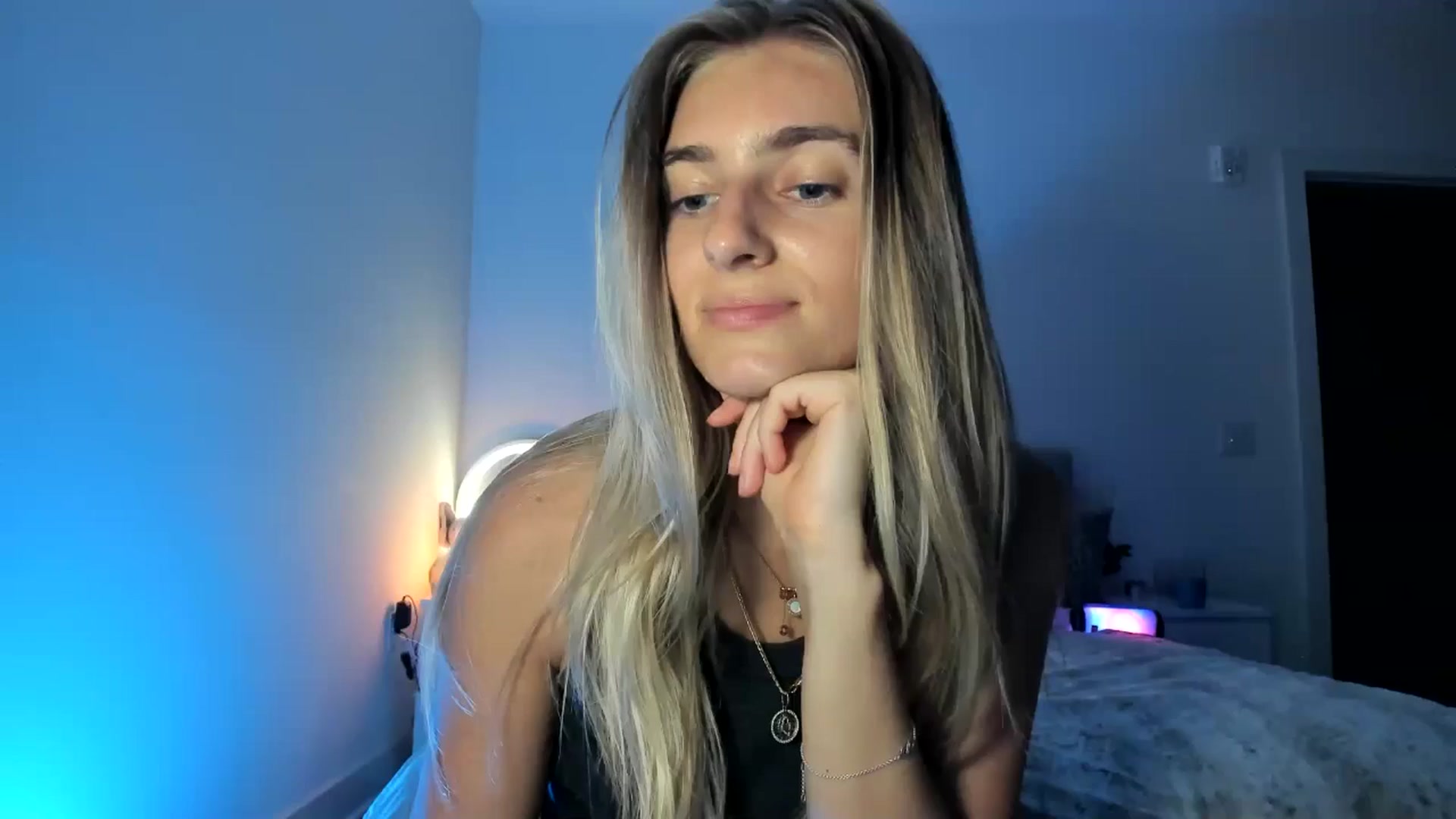 Gallery image thumbnail from Vodka_Queen's myfreecams stream on, 04/16/2025, 07:35 image 12 of 20